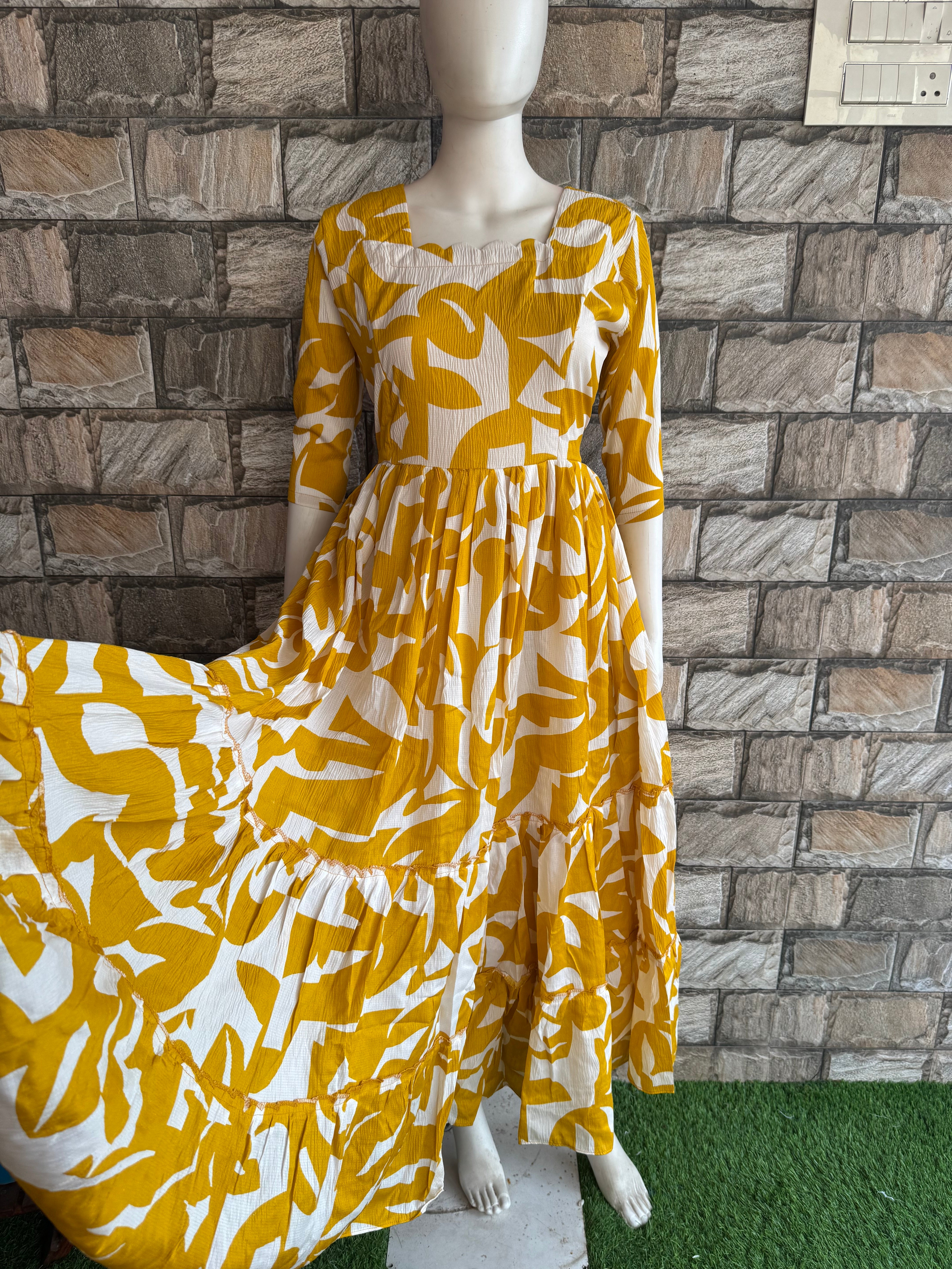 Delta Maternity maxi Crush fabric