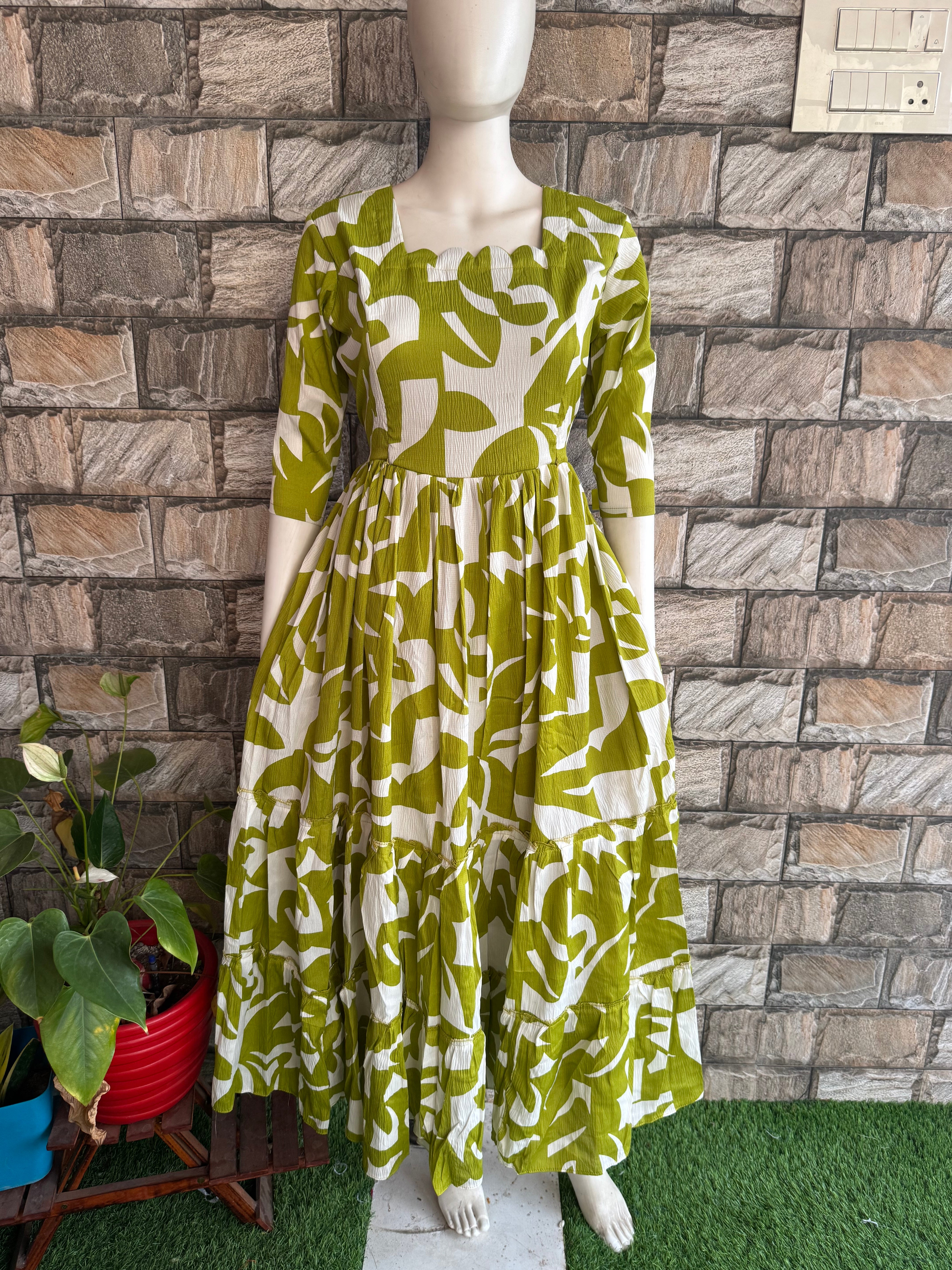 Delta Maternity maxi Crush fabric