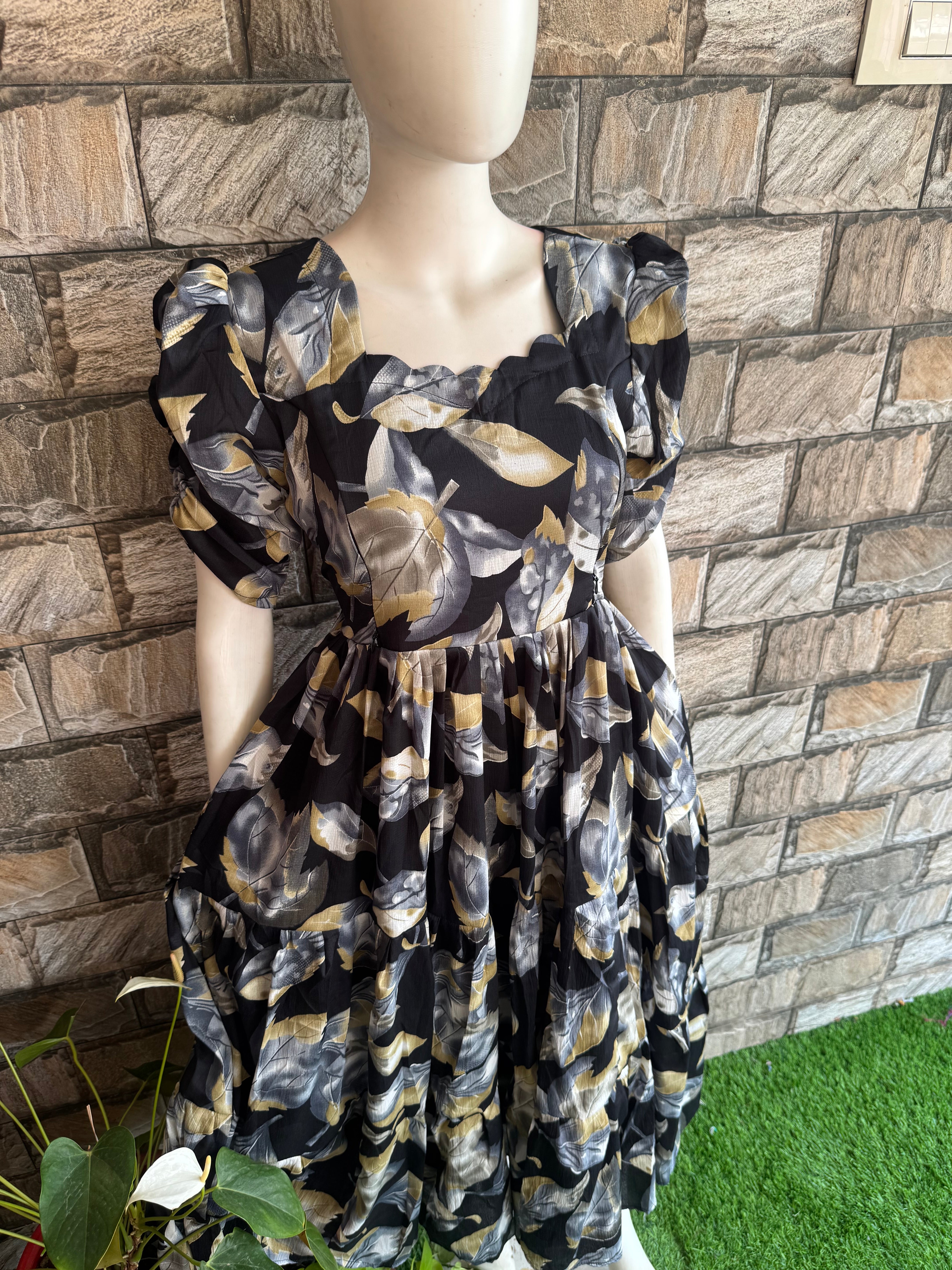 Black shade leaf Delta Maternity maxi