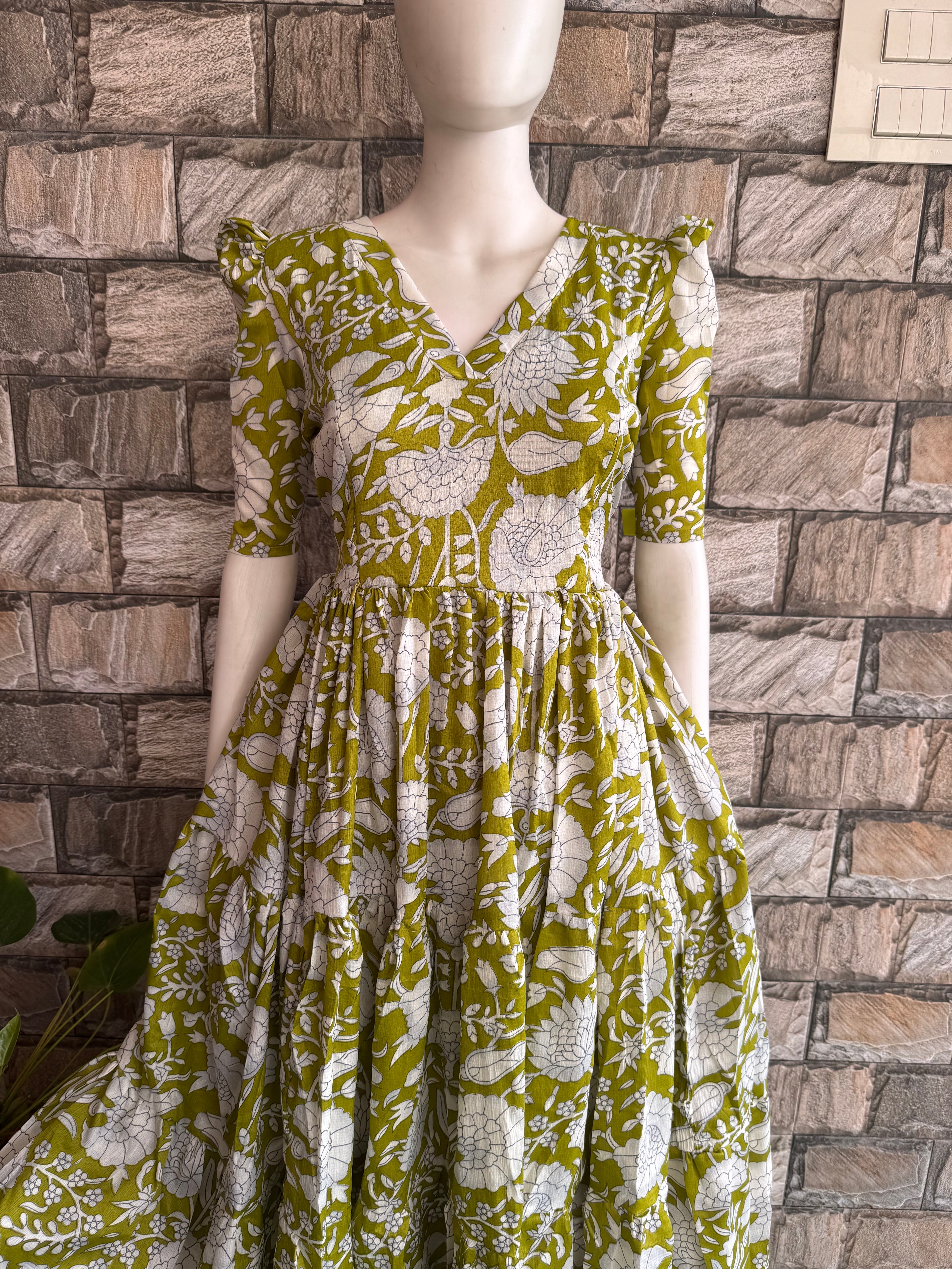 Delta Maternity maxi Pale Parrot Green
