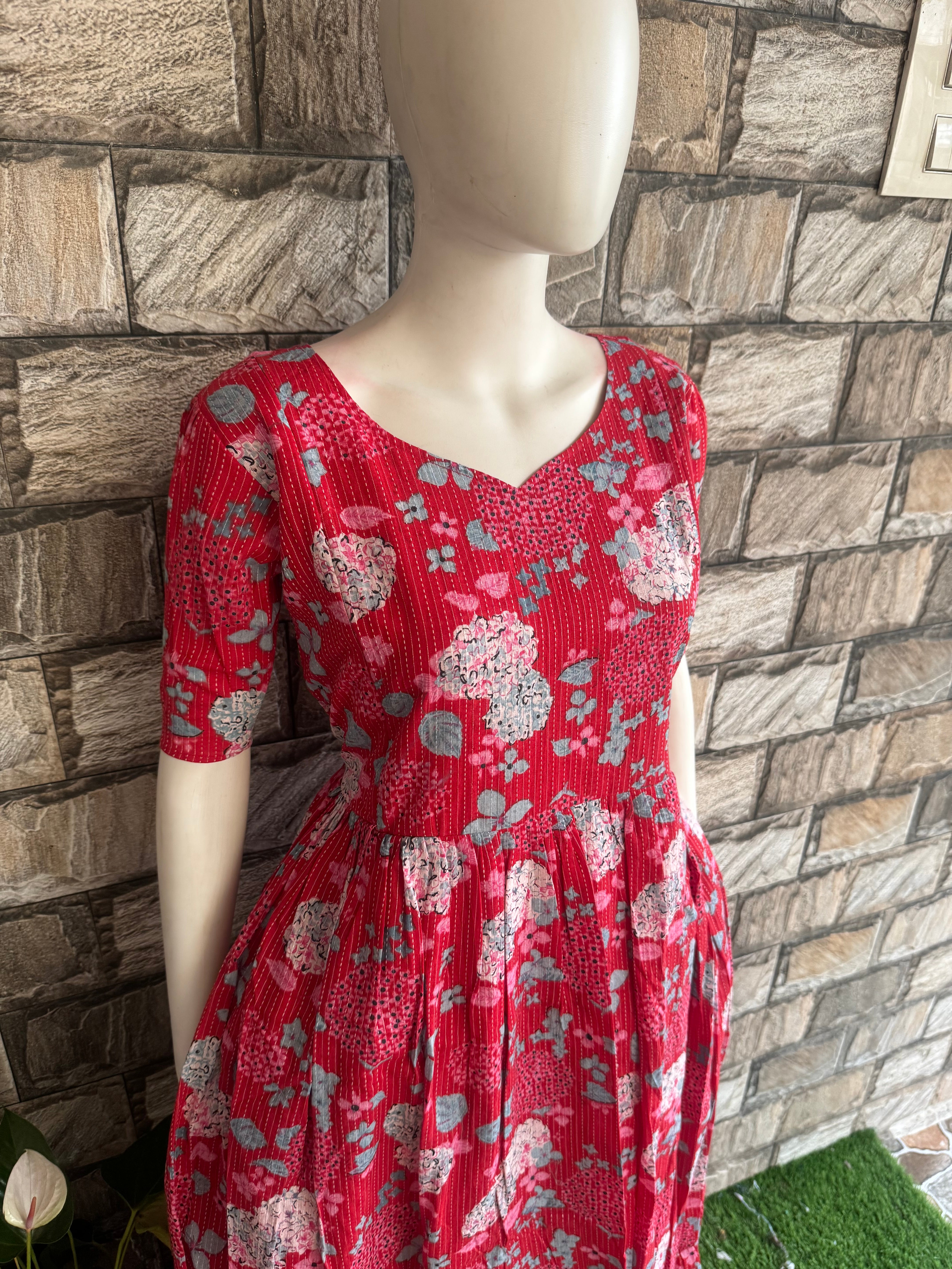 Red kanta maternity maxi