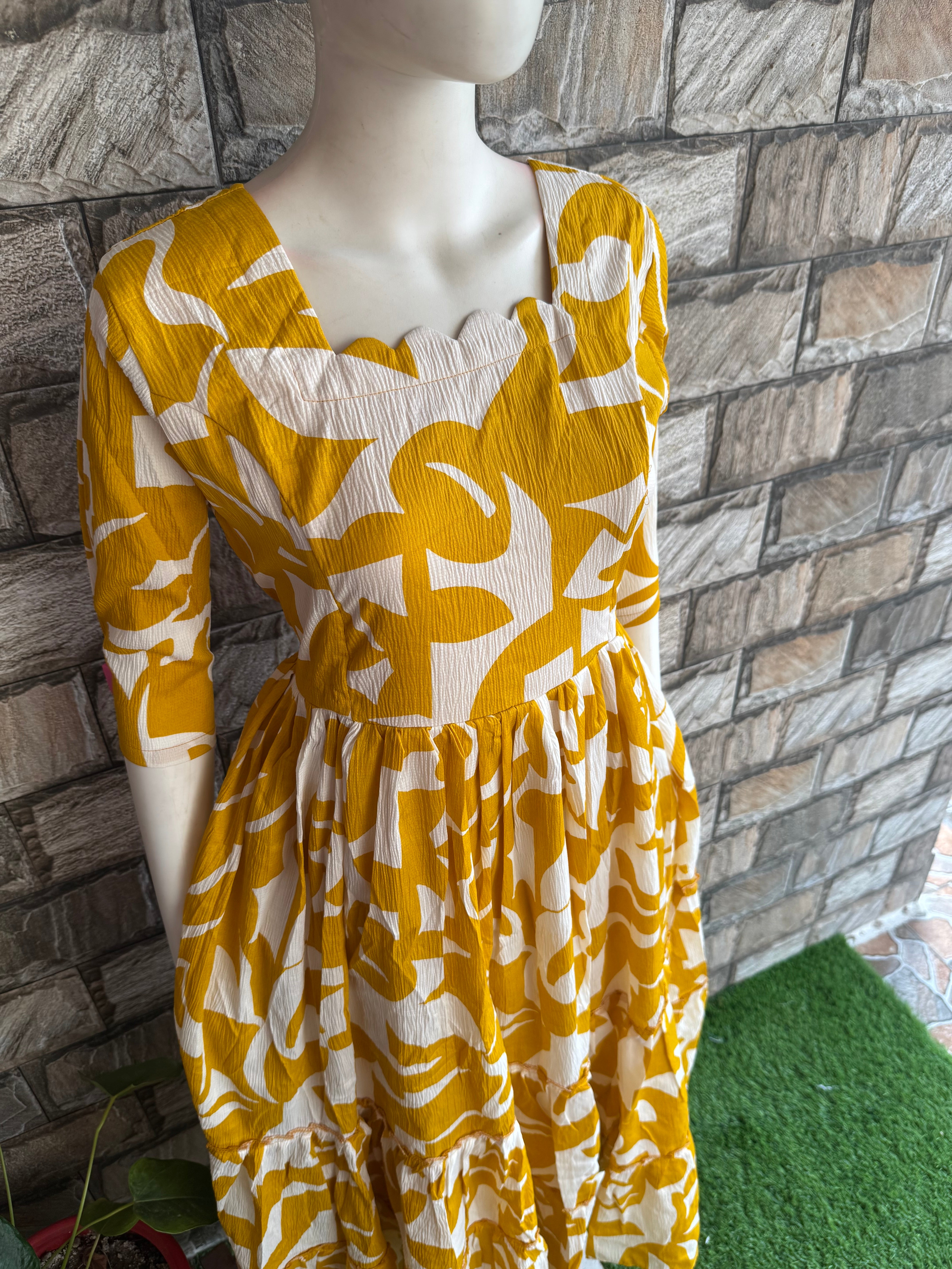 Delta Maternity maxi Crush fabric