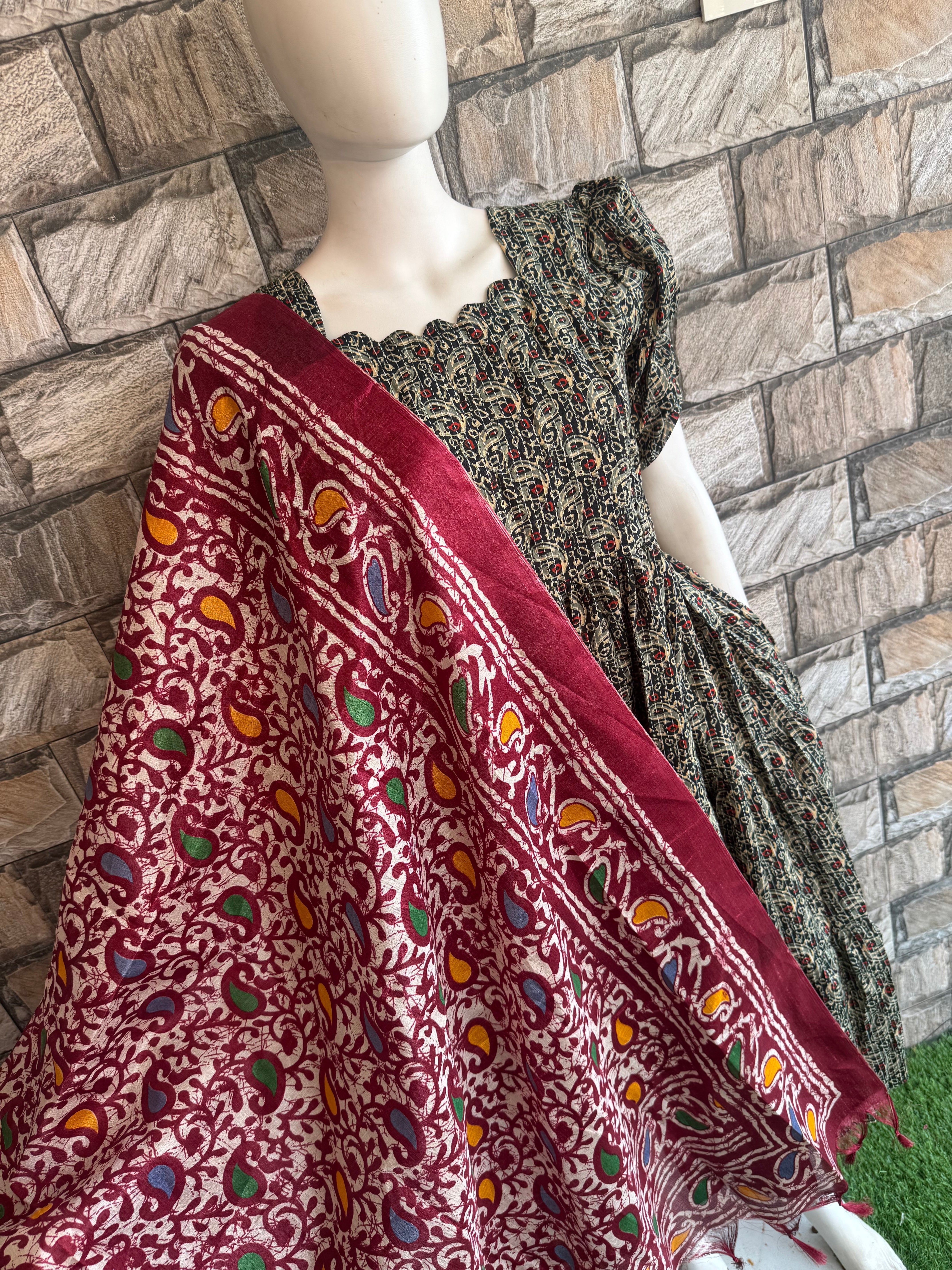 Maroon poly khadhi dupatta
