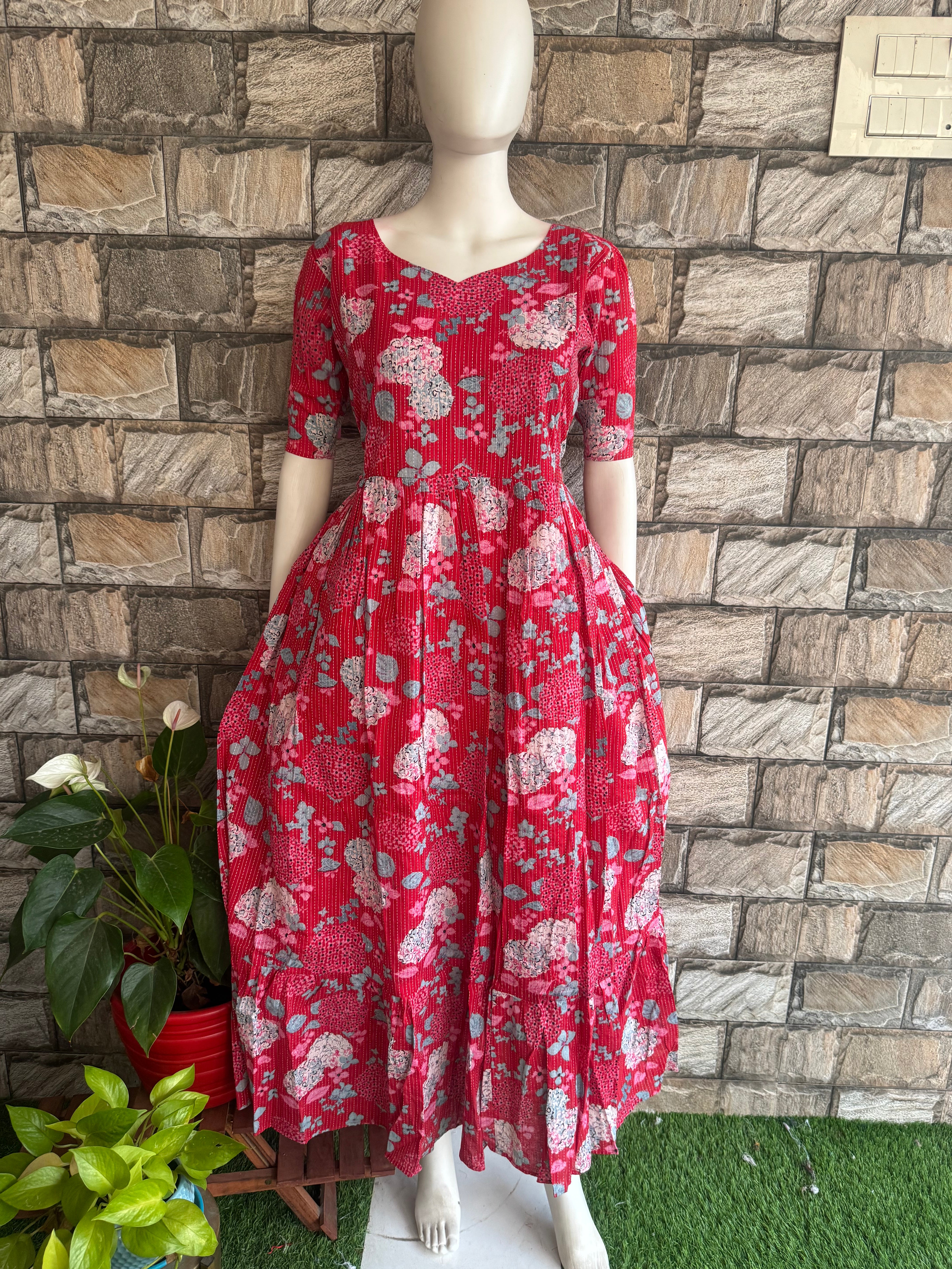 Red kanta maternity maxi