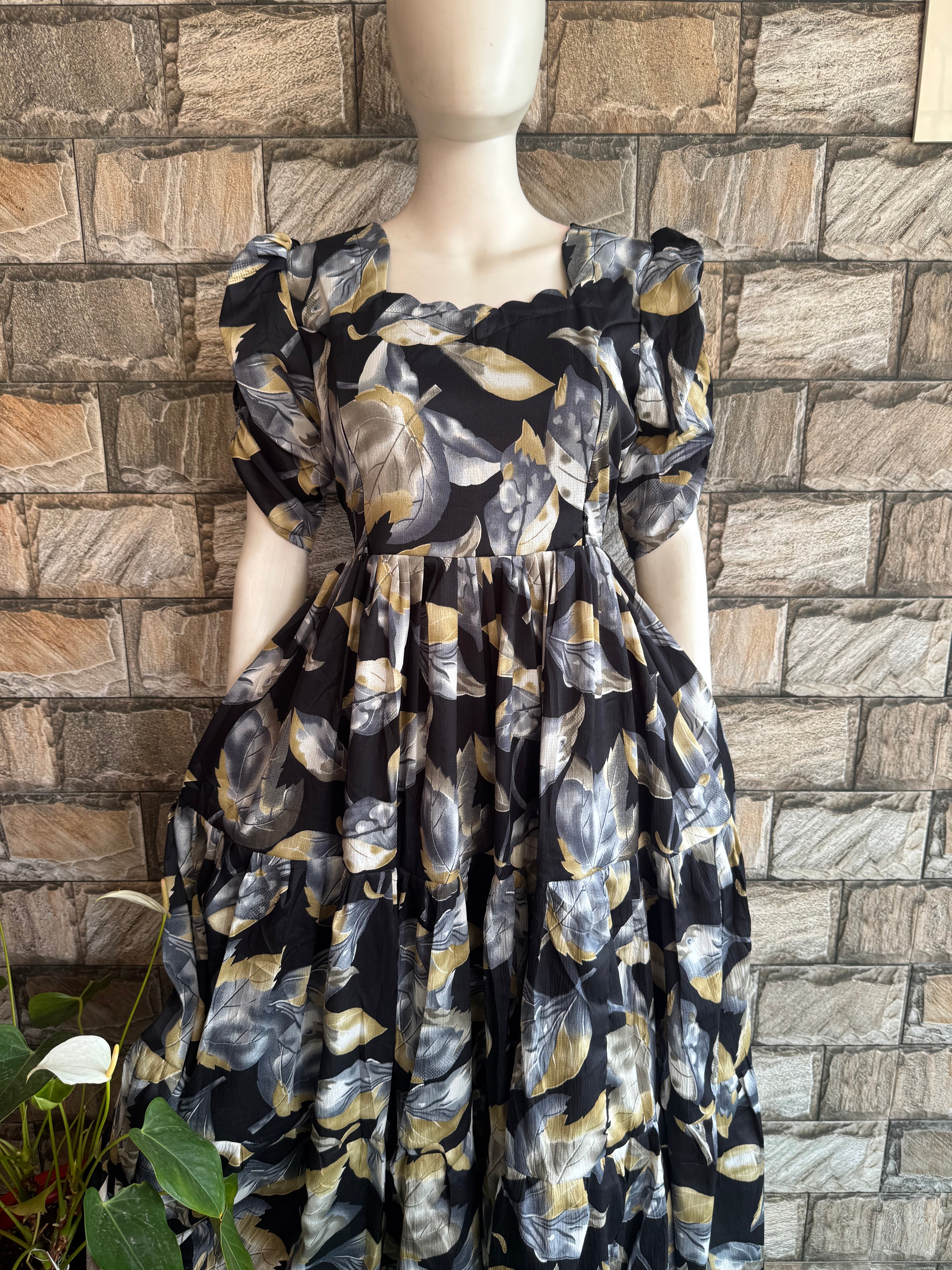 Black shade leaf Delta Maternity maxi