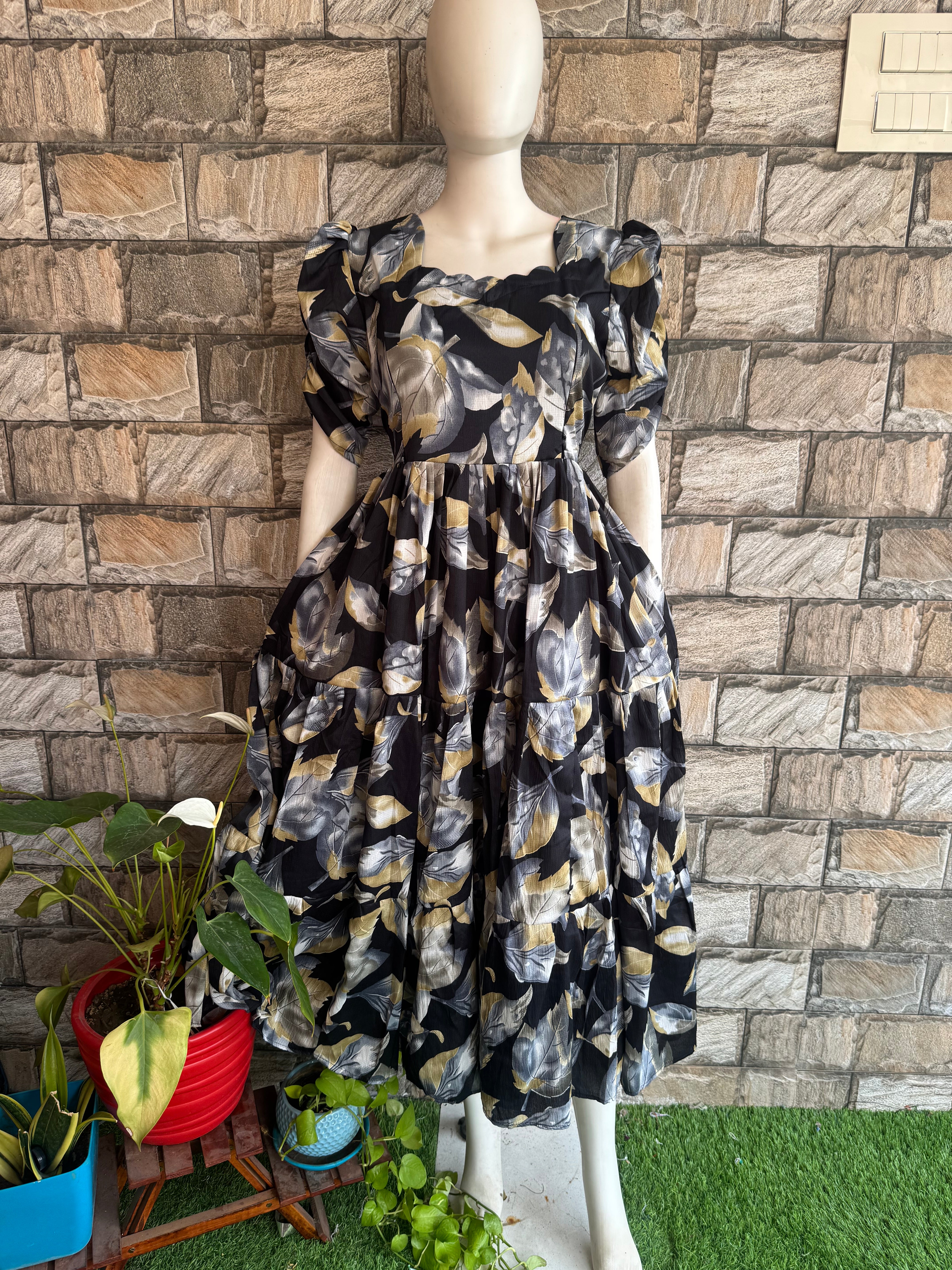 Black shade leaf Delta Maternity maxi