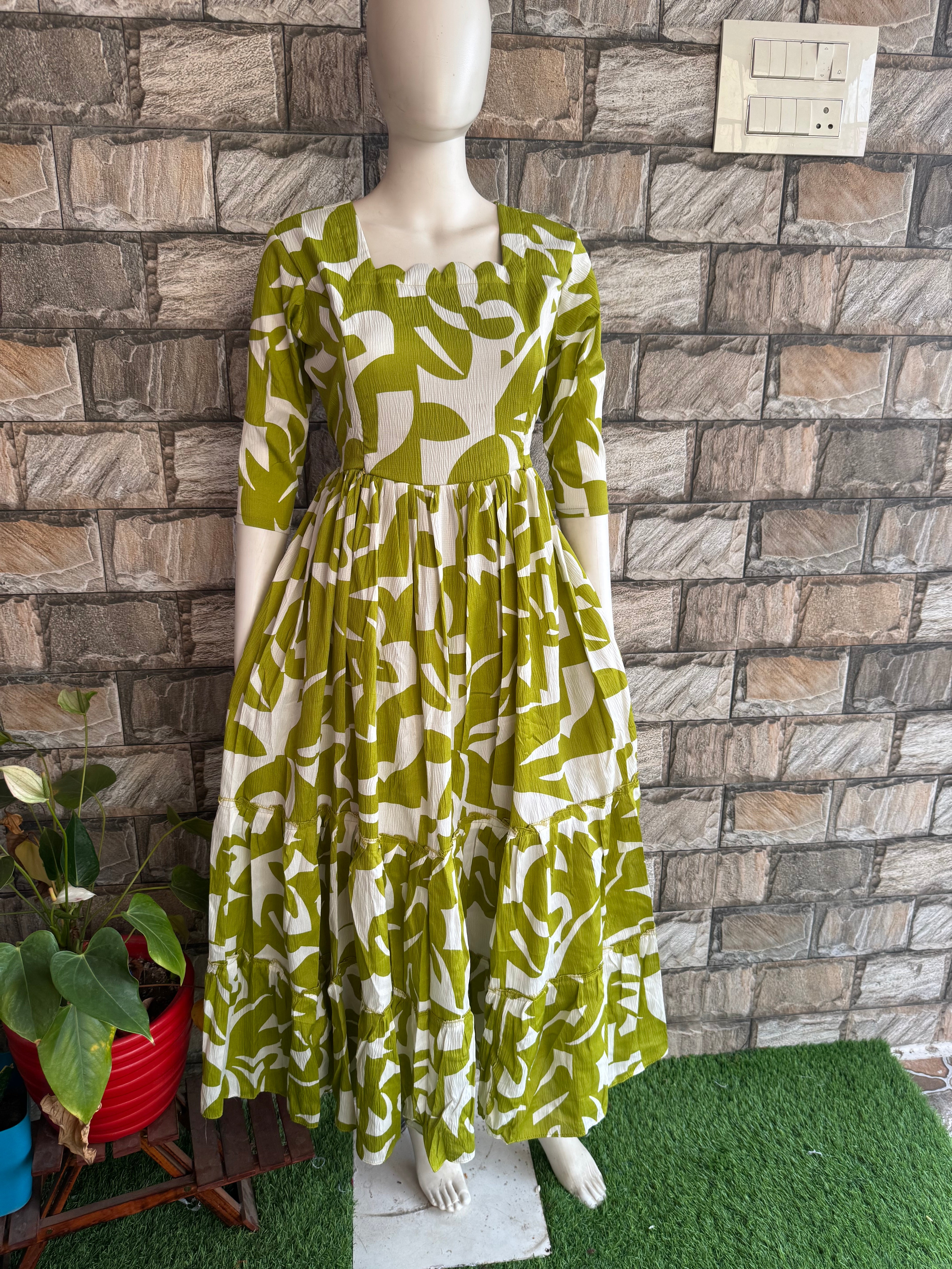 Delta Maternity maxi Crush fabric