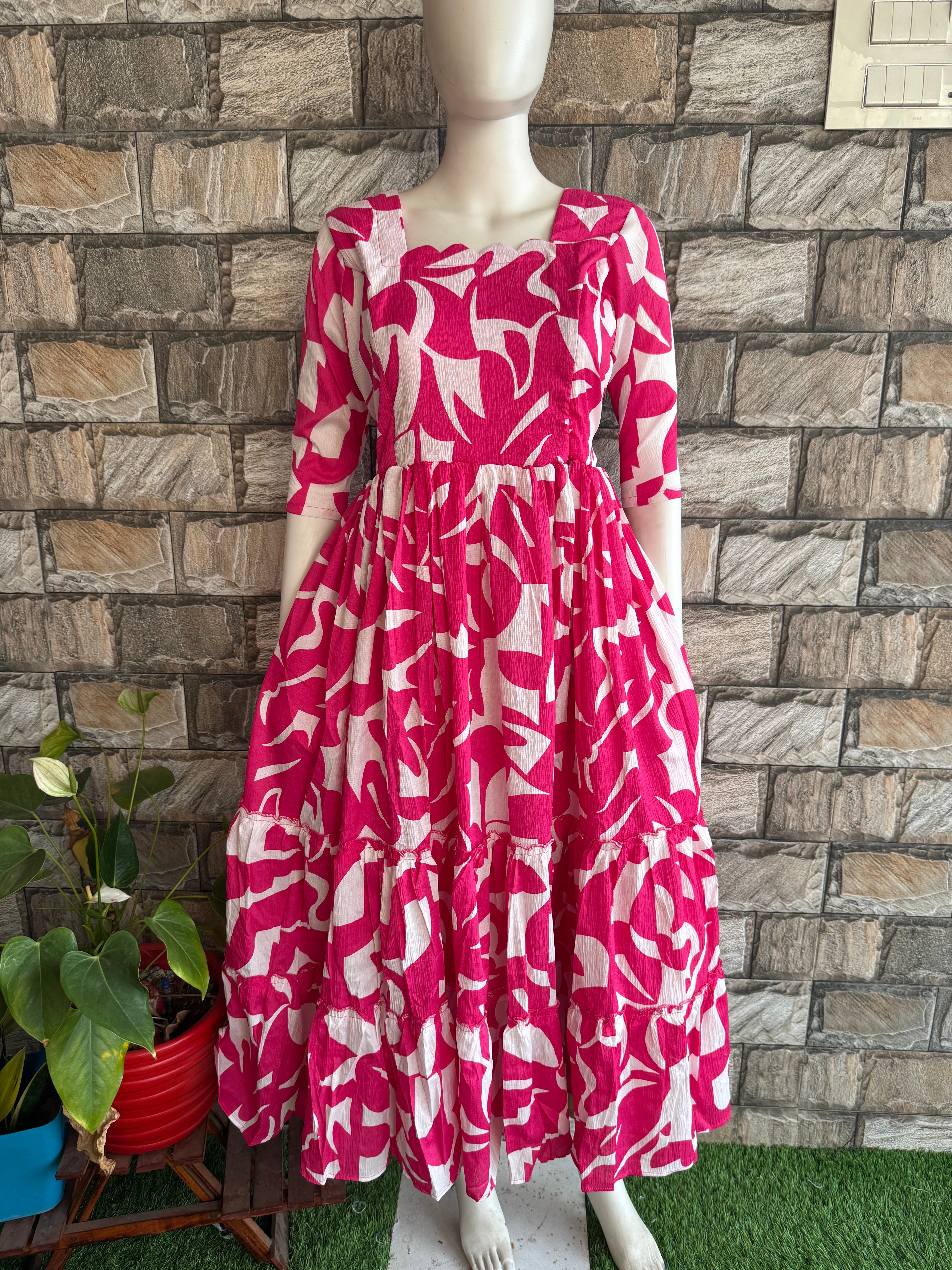 Delta Maternity maxi Crush fabric