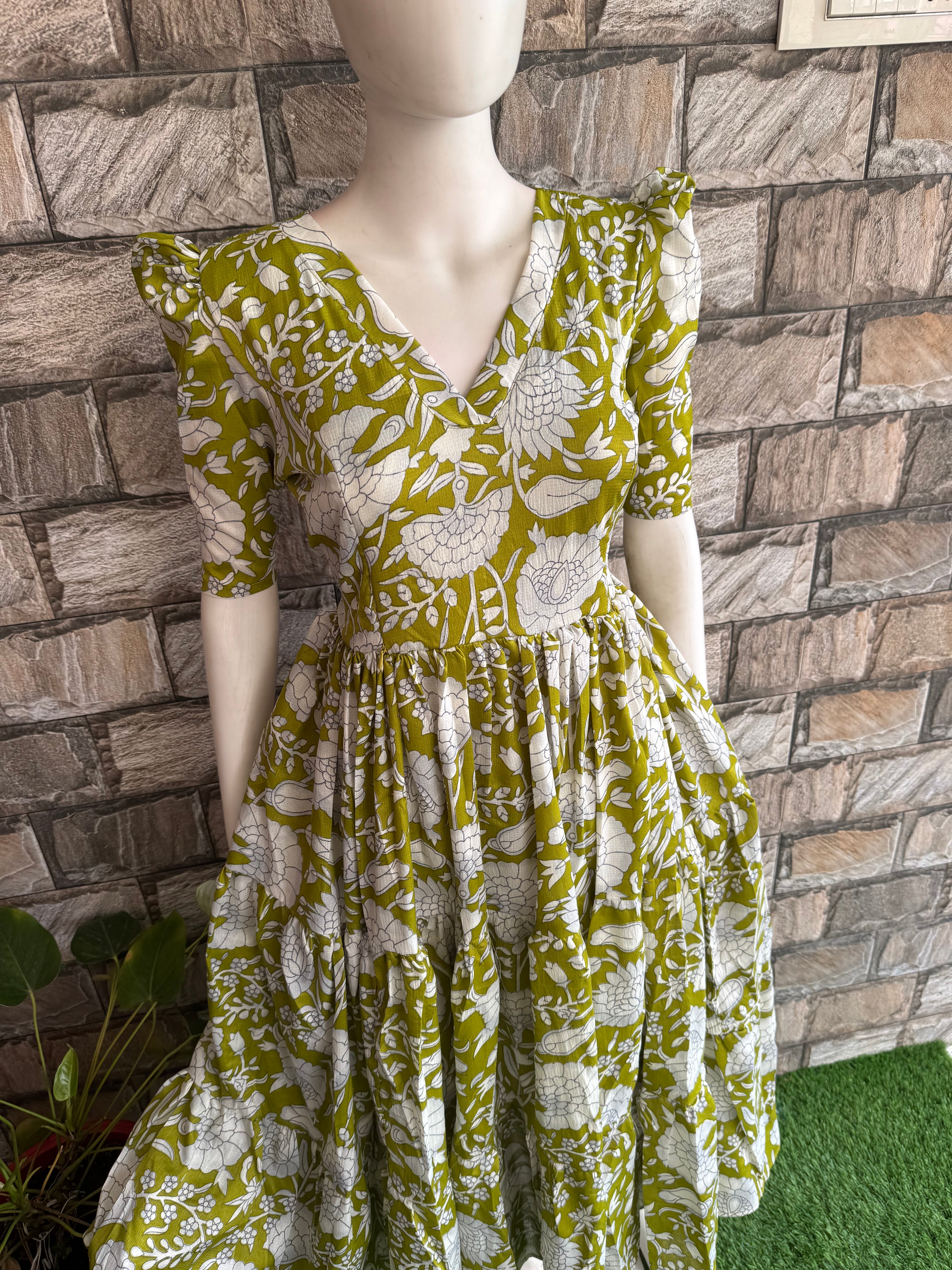 Delta Maternity maxi Pale Parrot Green