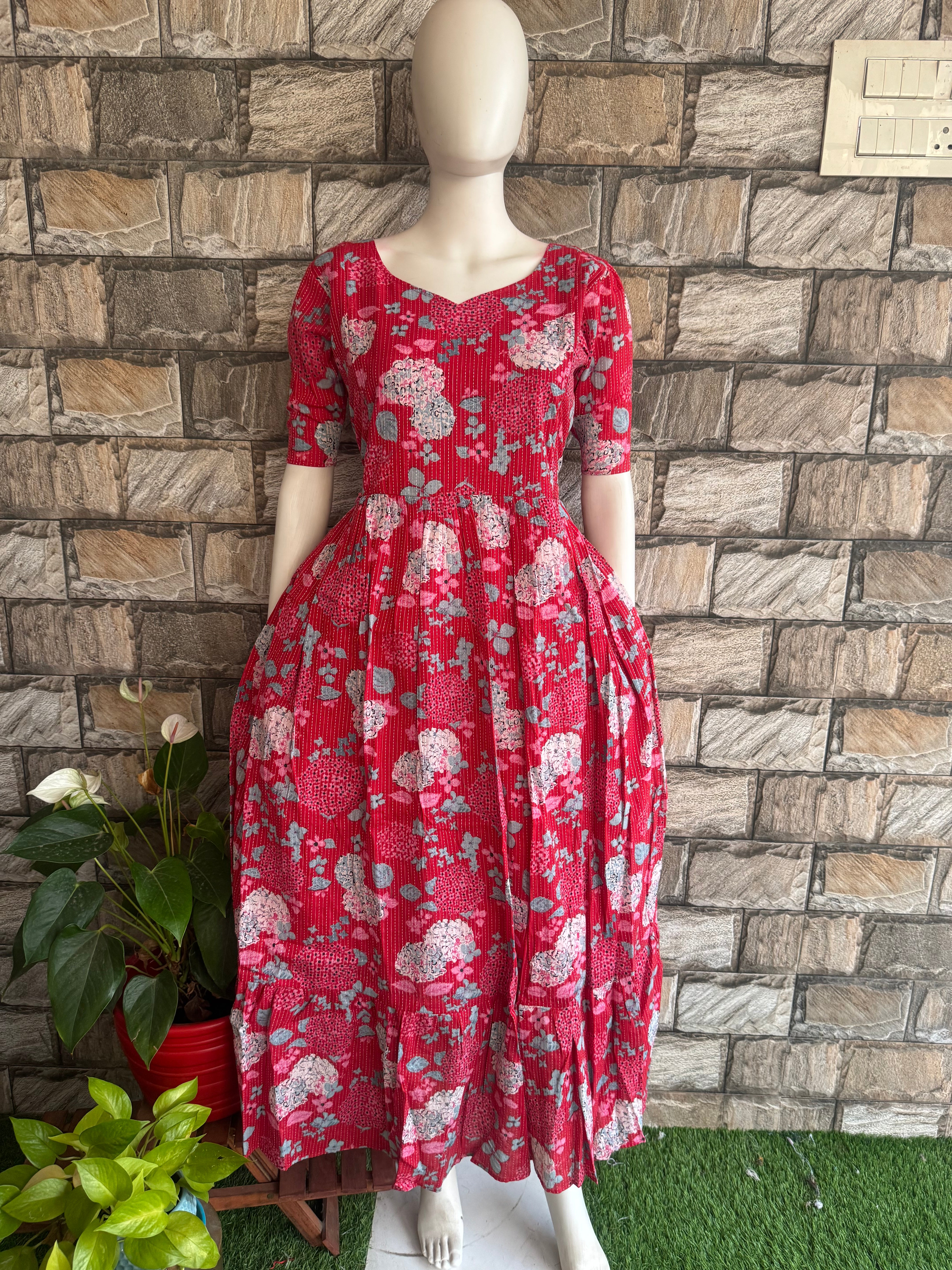 Red kanta maternity maxi