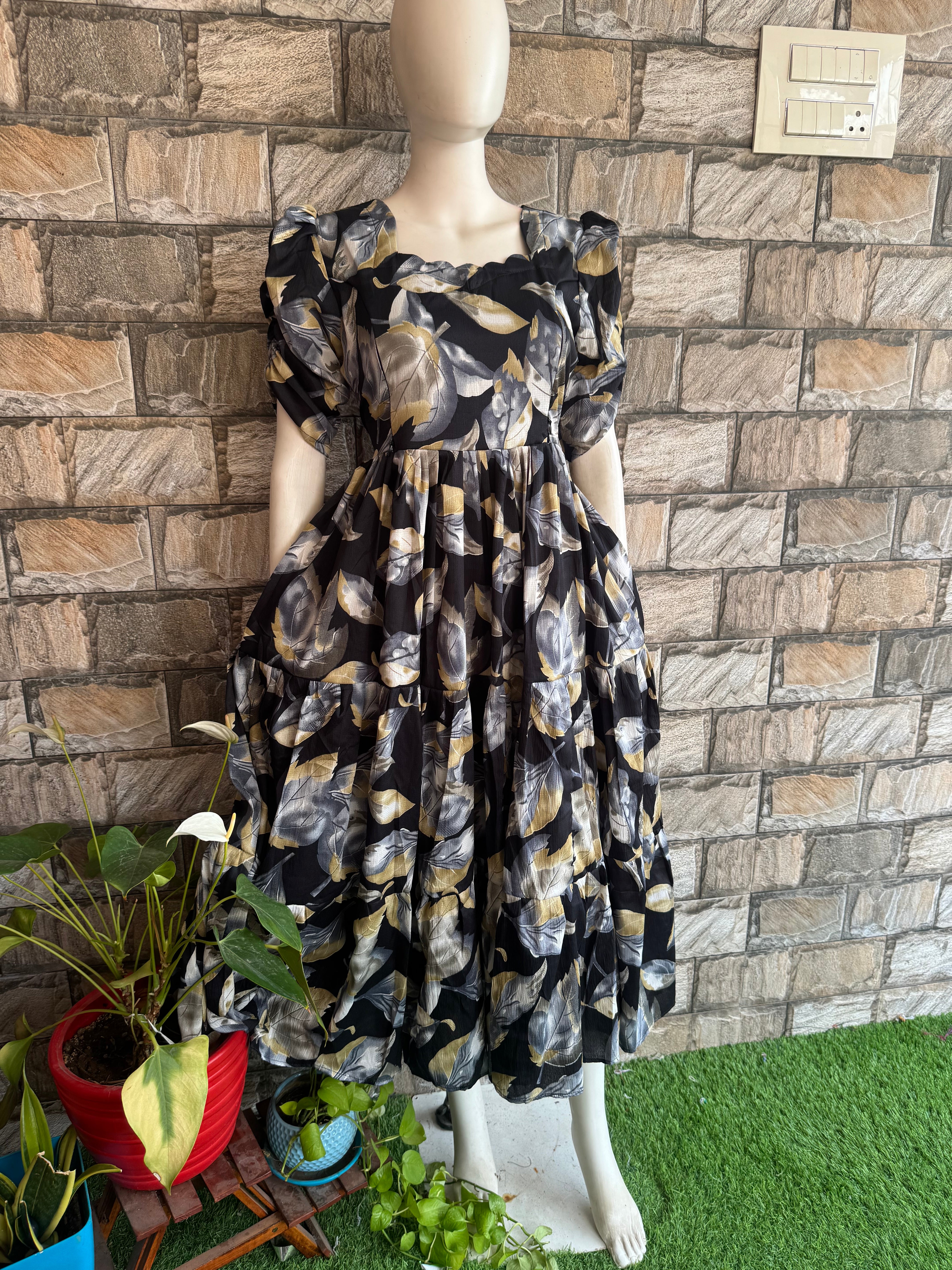 Black shade leaf Delta Maternity maxi