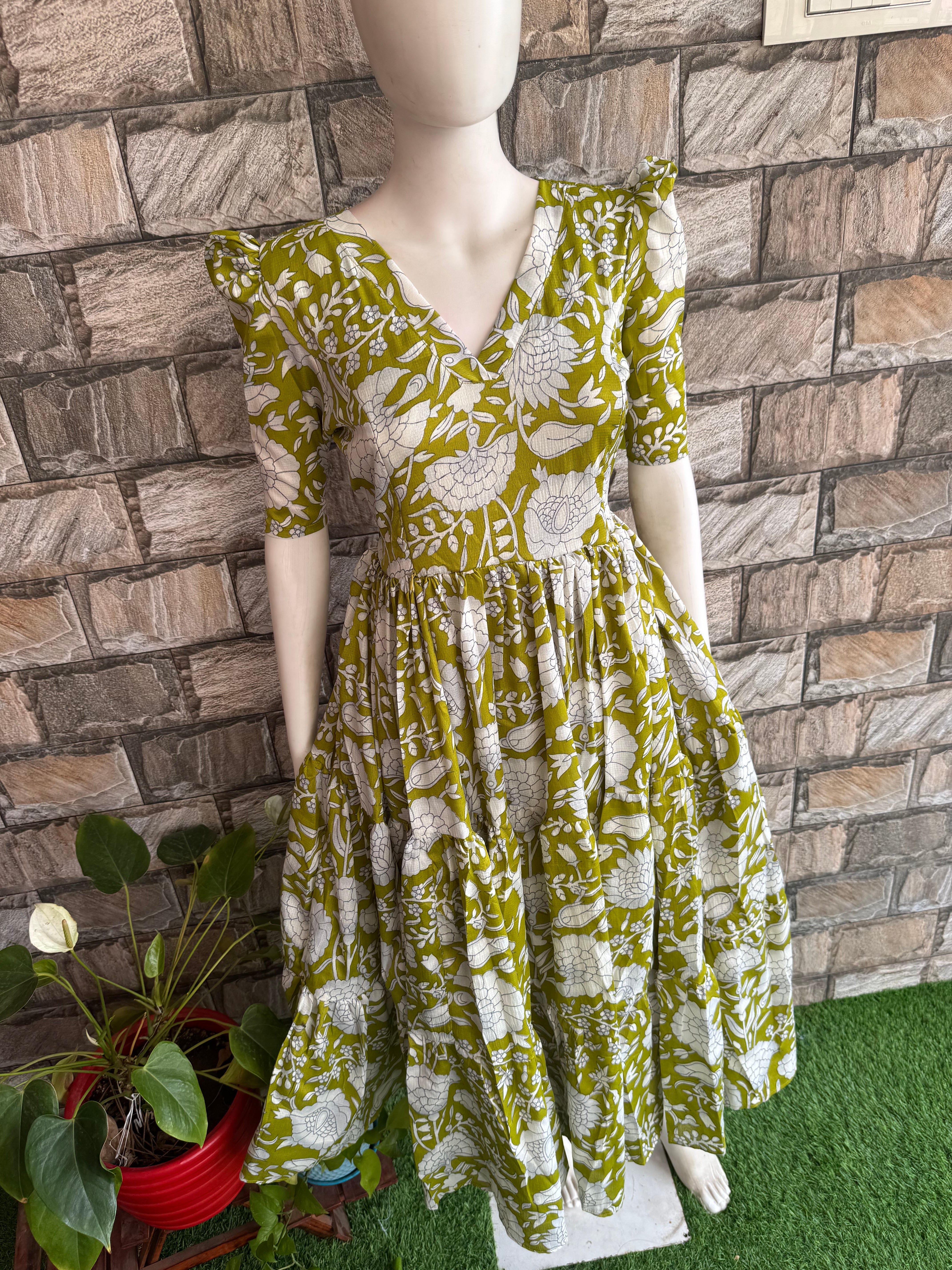 Delta Maternity maxi Pale Parrot Green