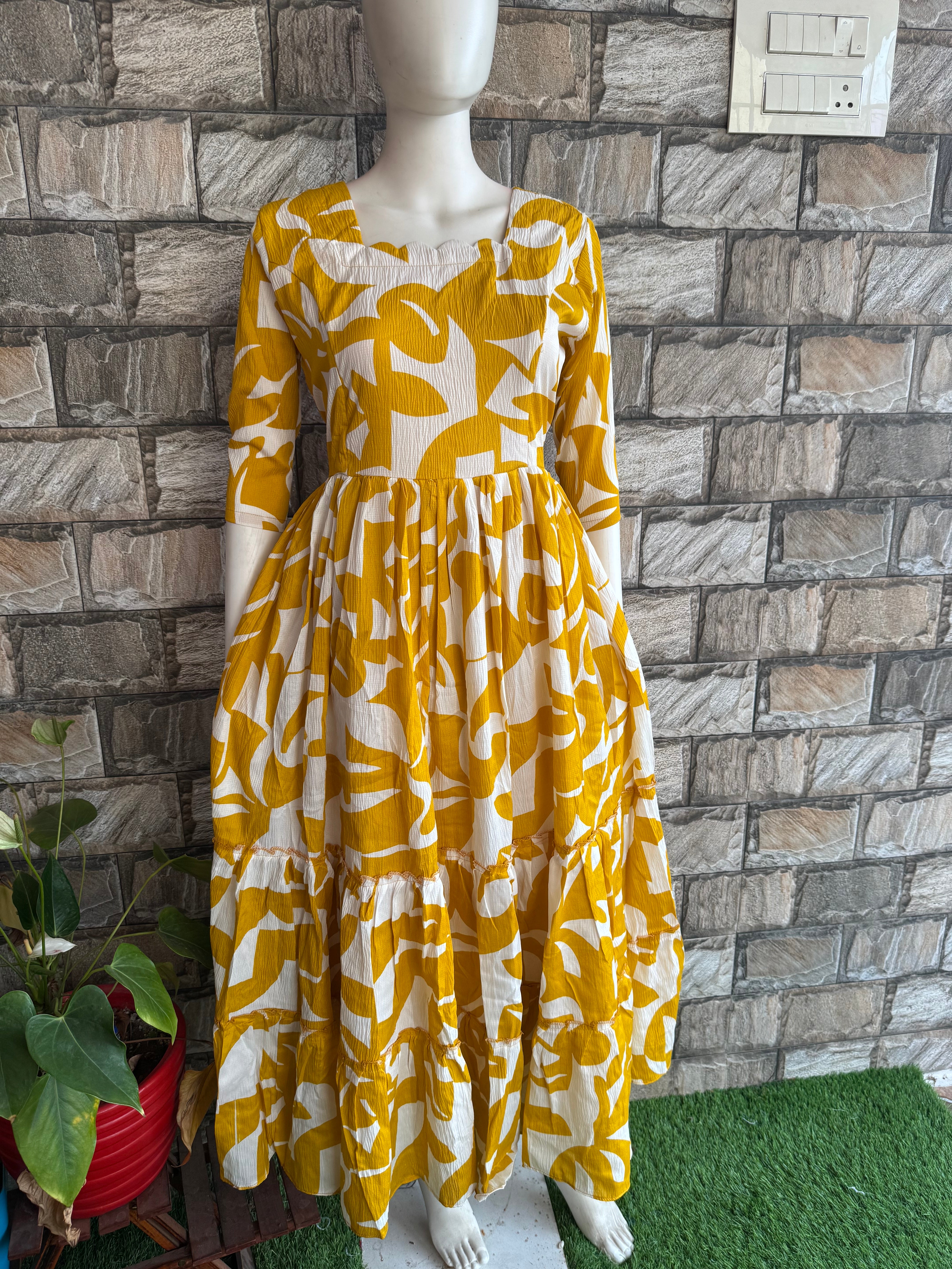 Delta Maternity maxi Crush fabric
