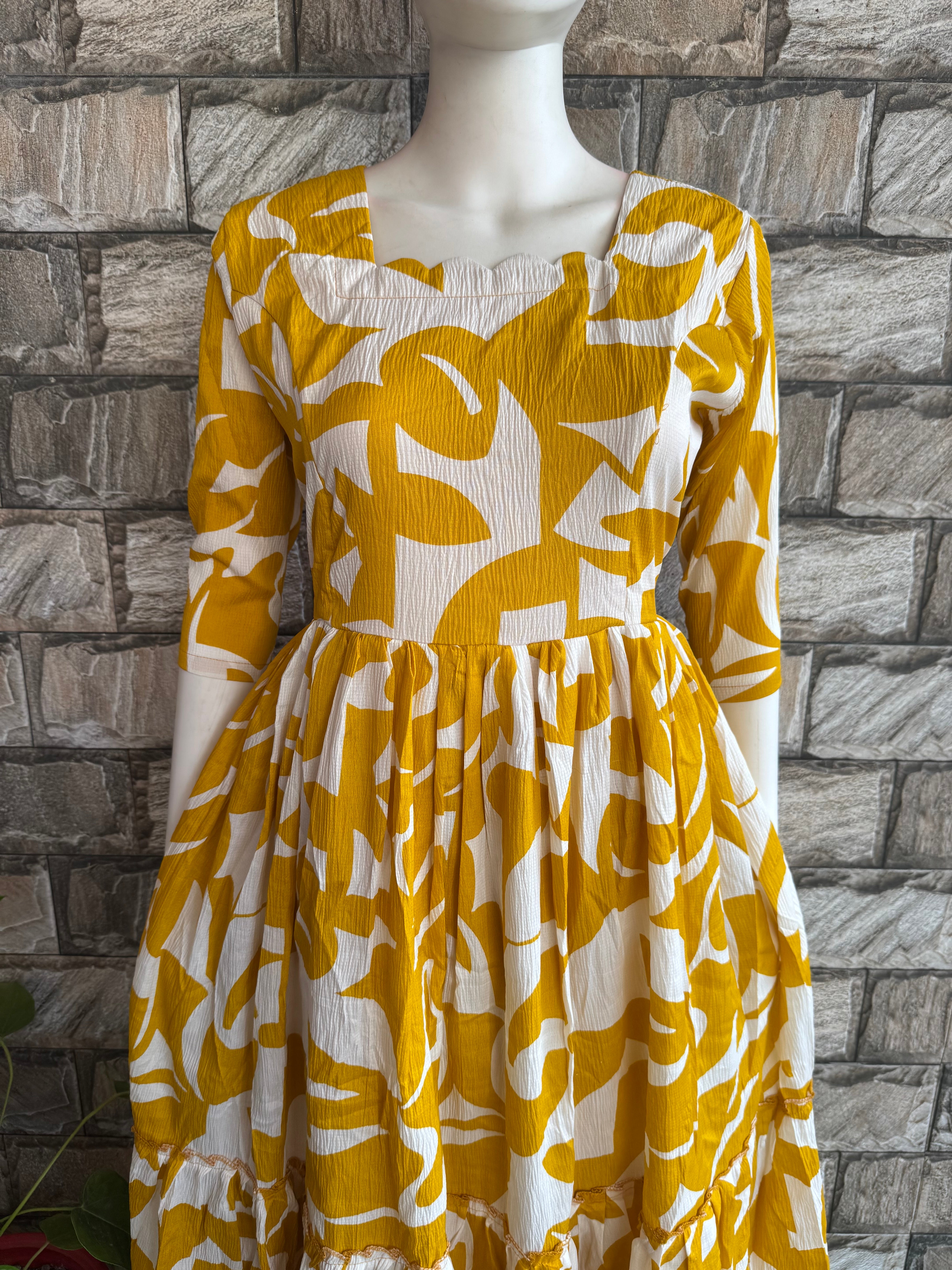 Delta Maternity maxi Crush fabric
