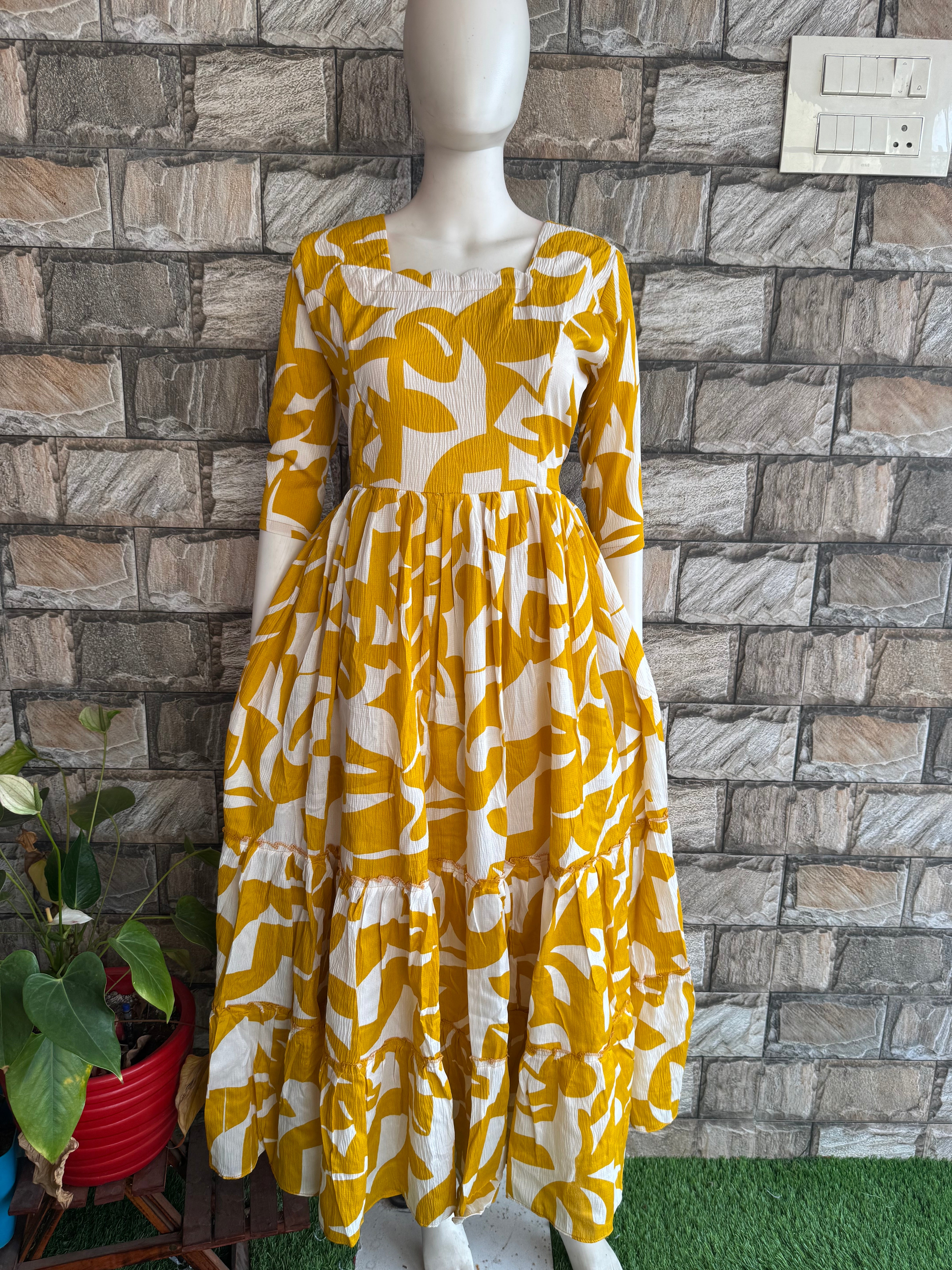 Delta Maternity maxi Crush fabric