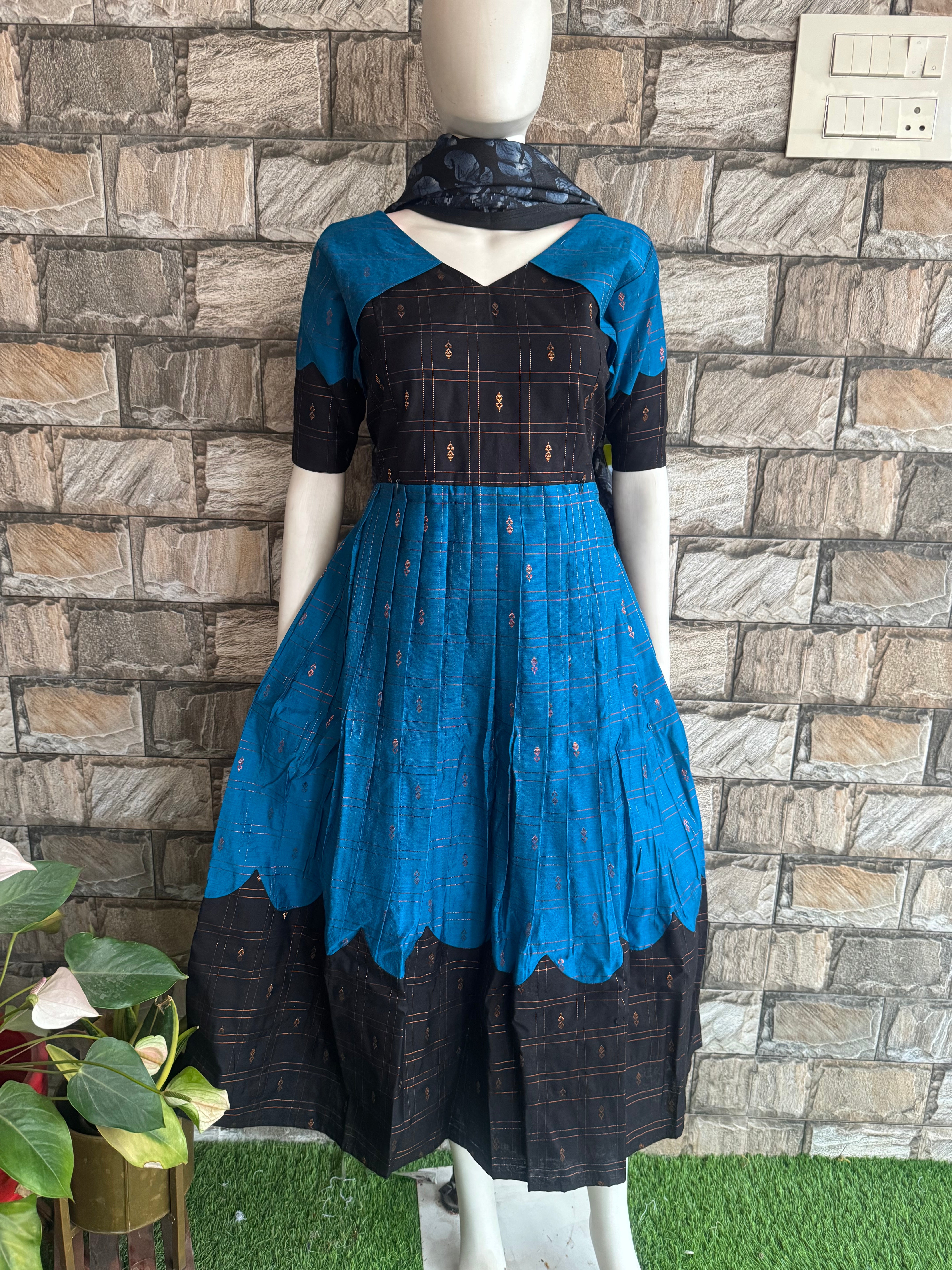Kajal Maternity maxi Raw silk