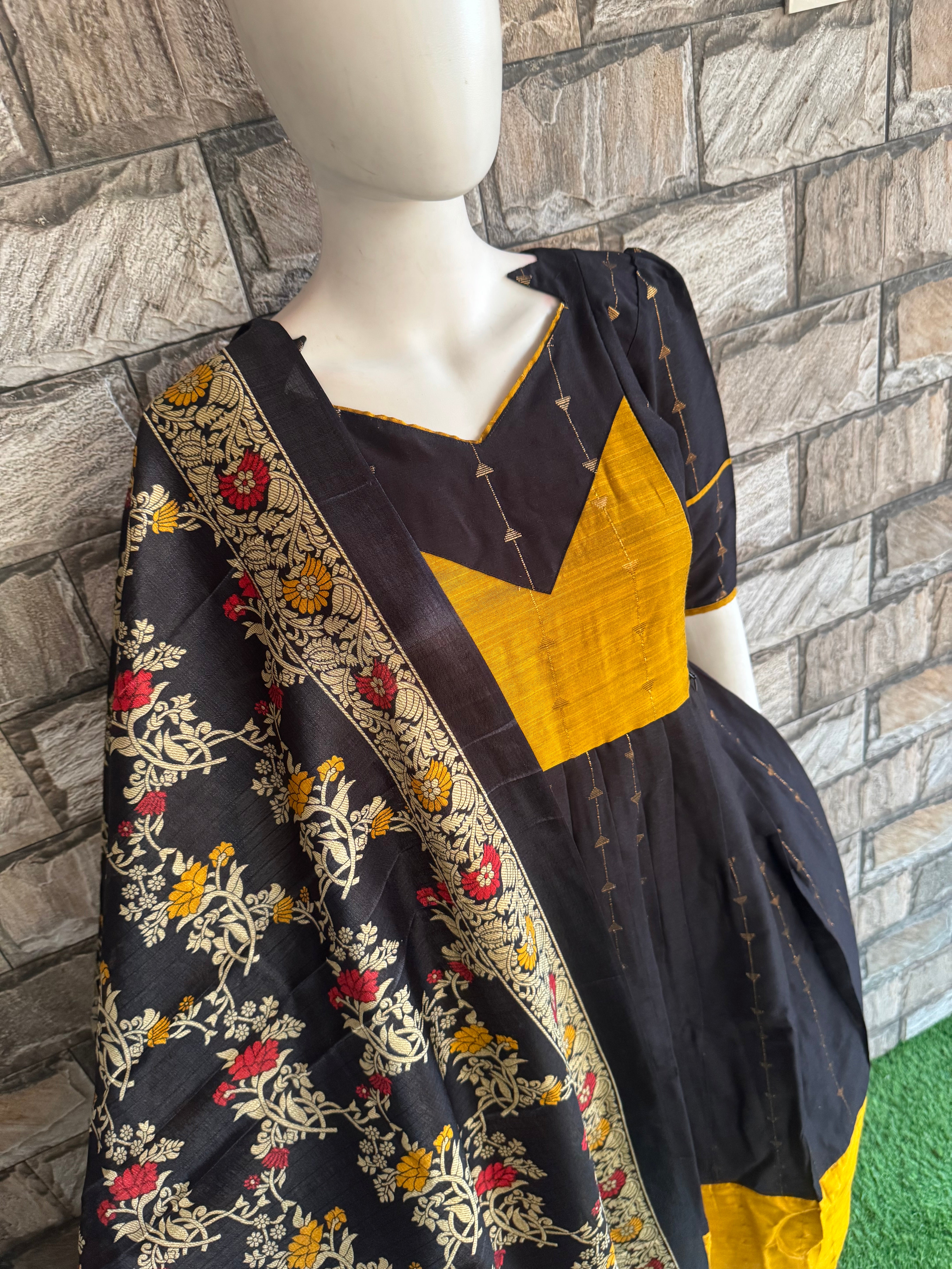 Black poly khadhi dupatta