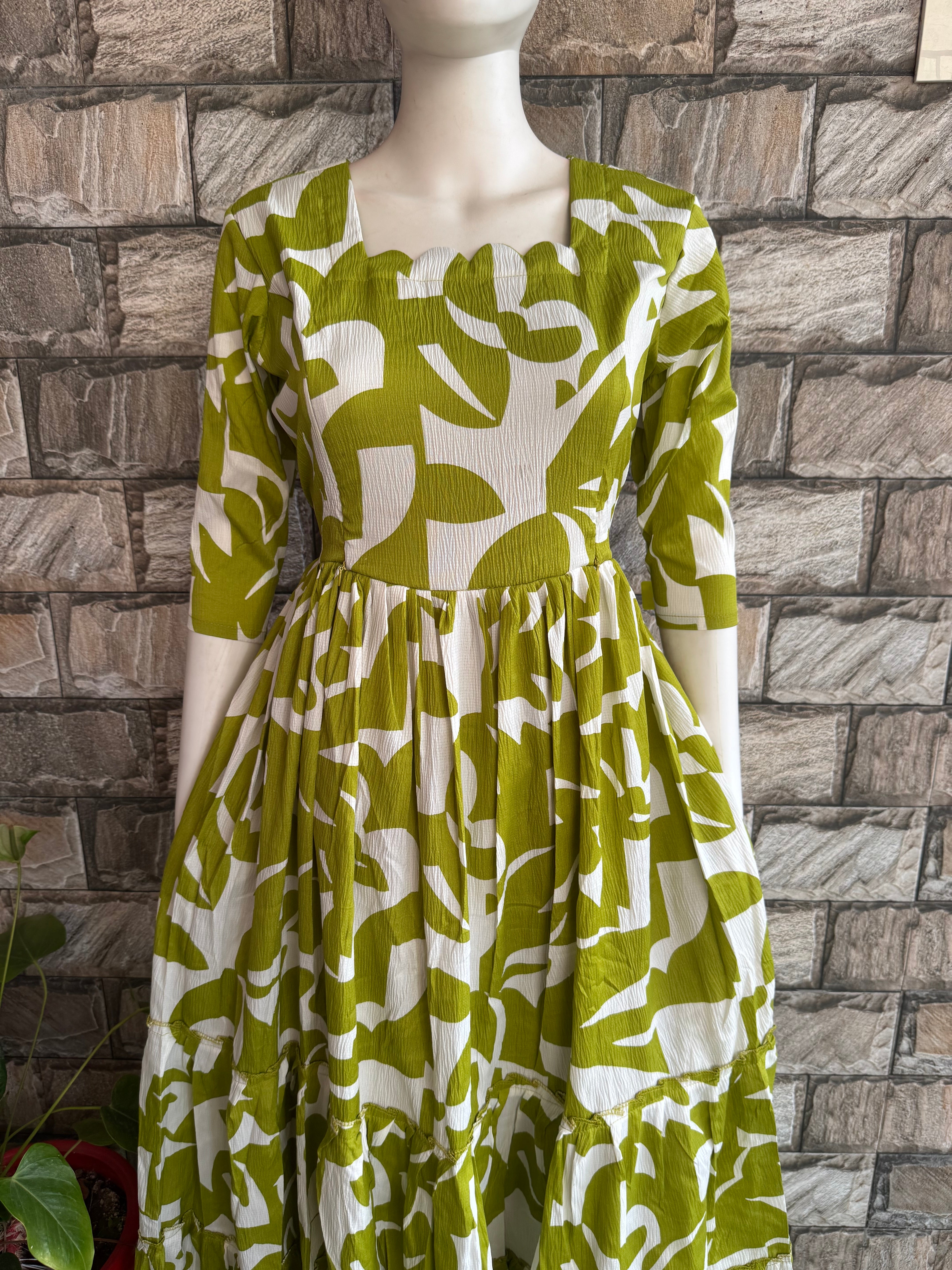 Delta Maternity maxi Crush fabric