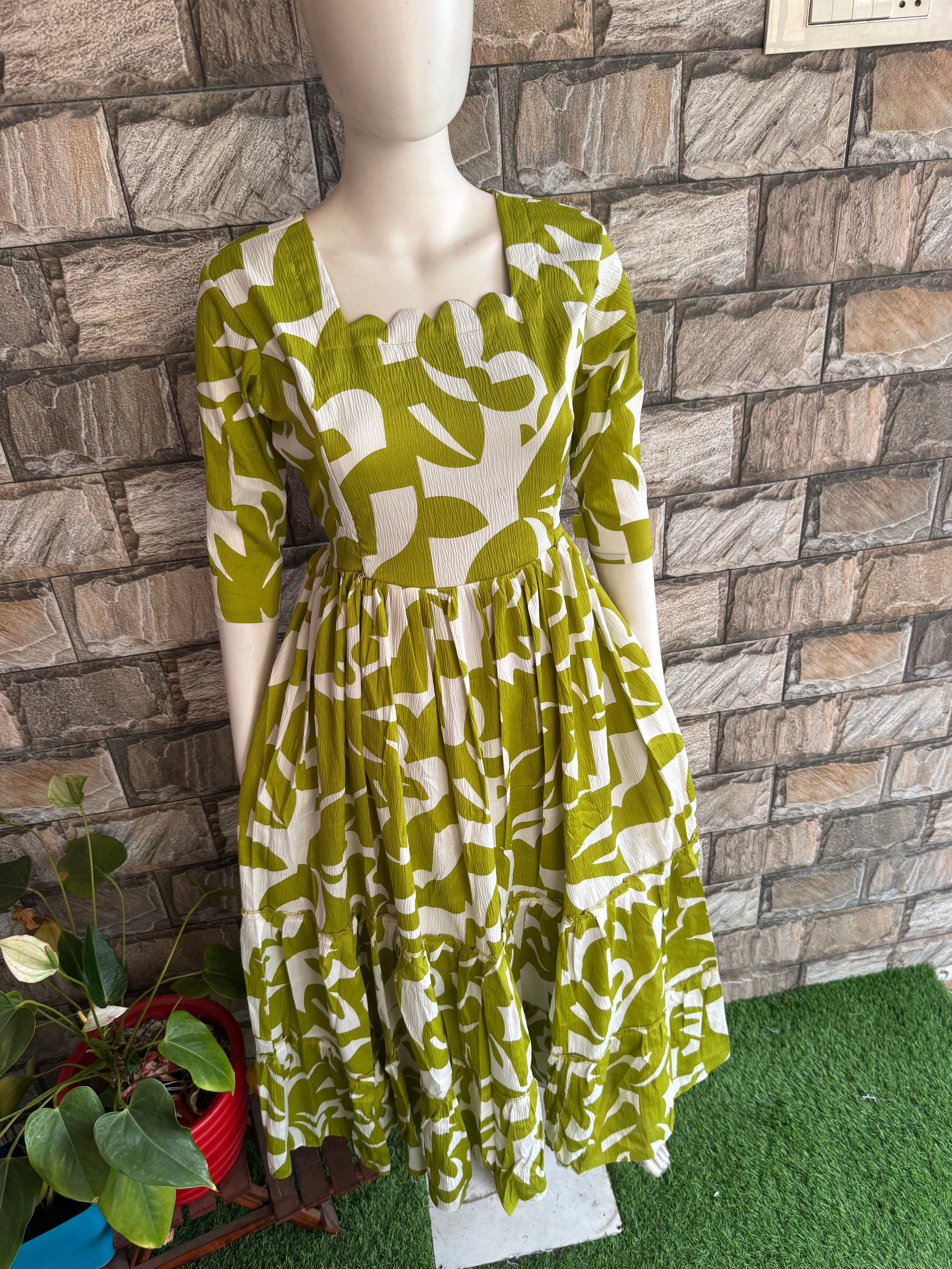 Delta Maternity maxi Crush fabric
