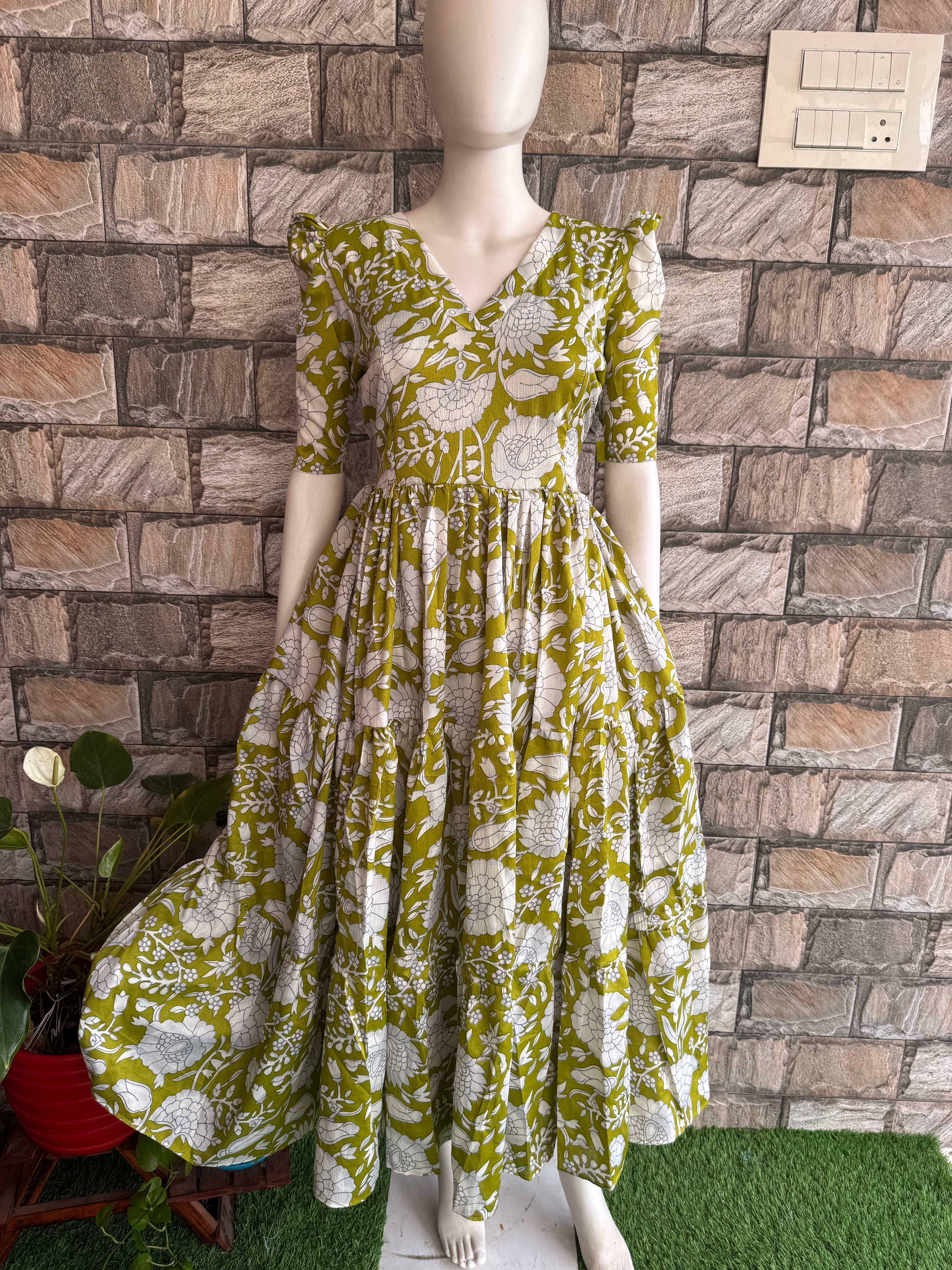 Delta Maternity maxi Pale Parrot Green