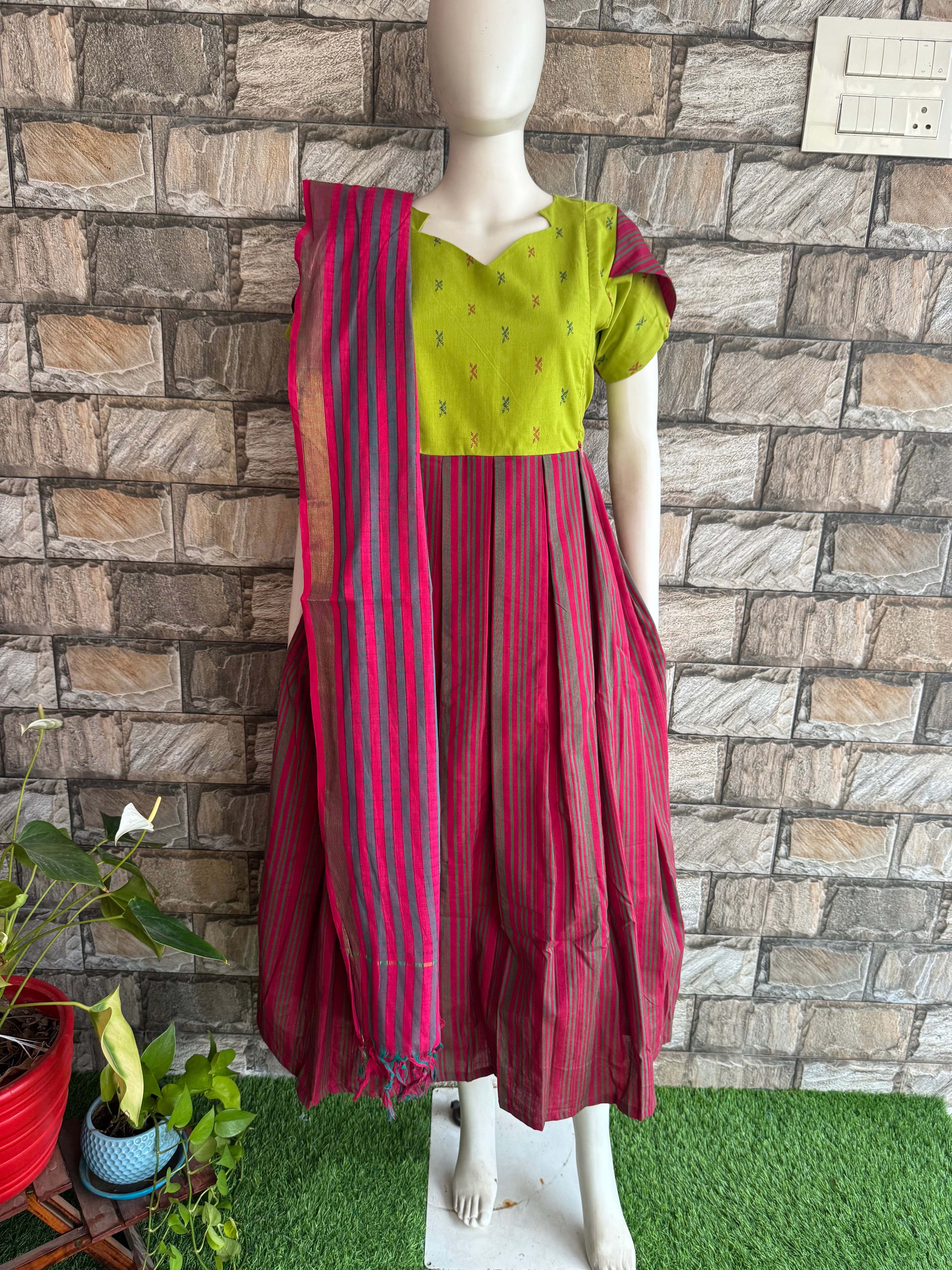 Pure handloom cotton  Dupatta Magenta pink