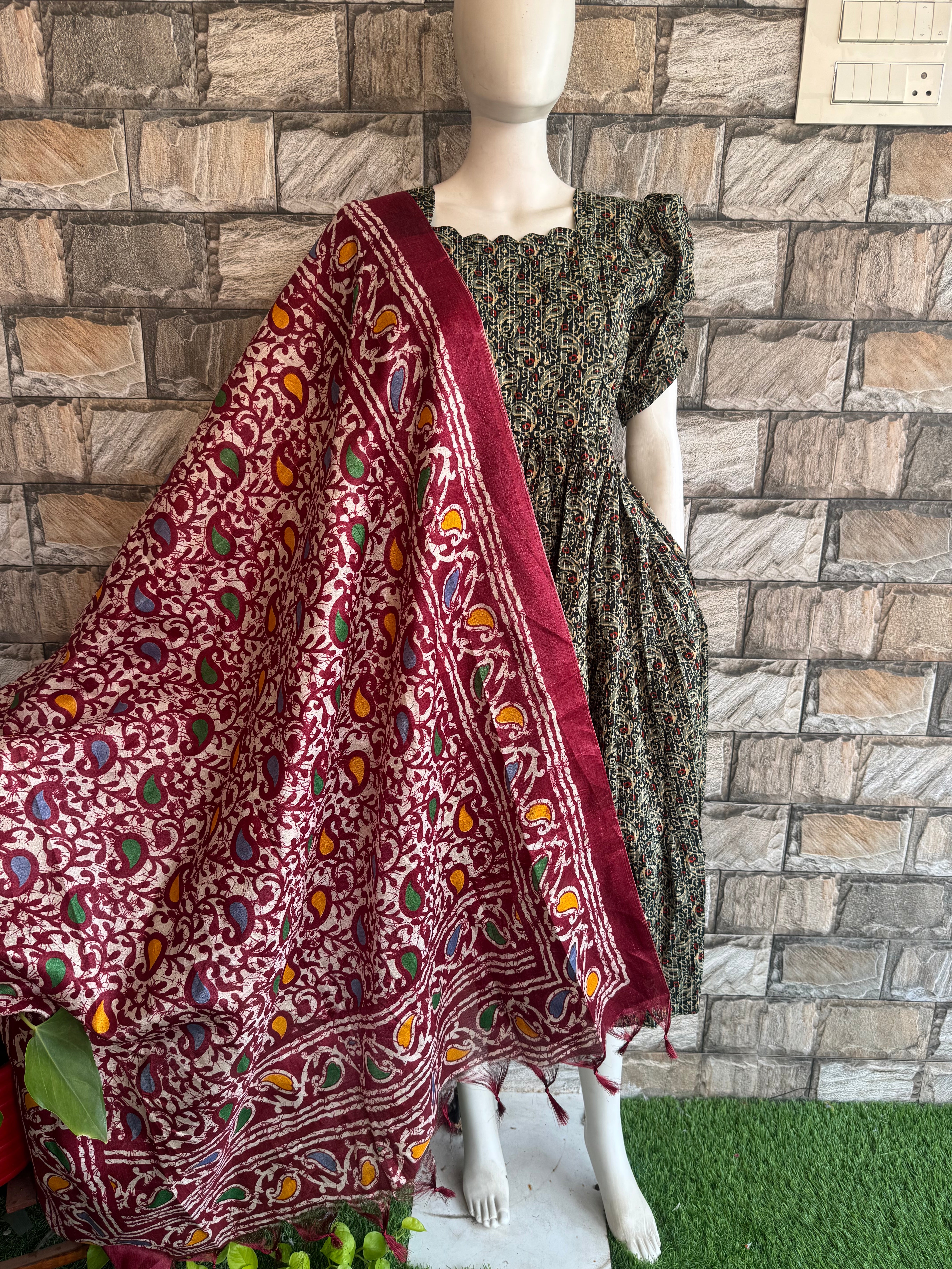Maroon poly khadhi dupatta