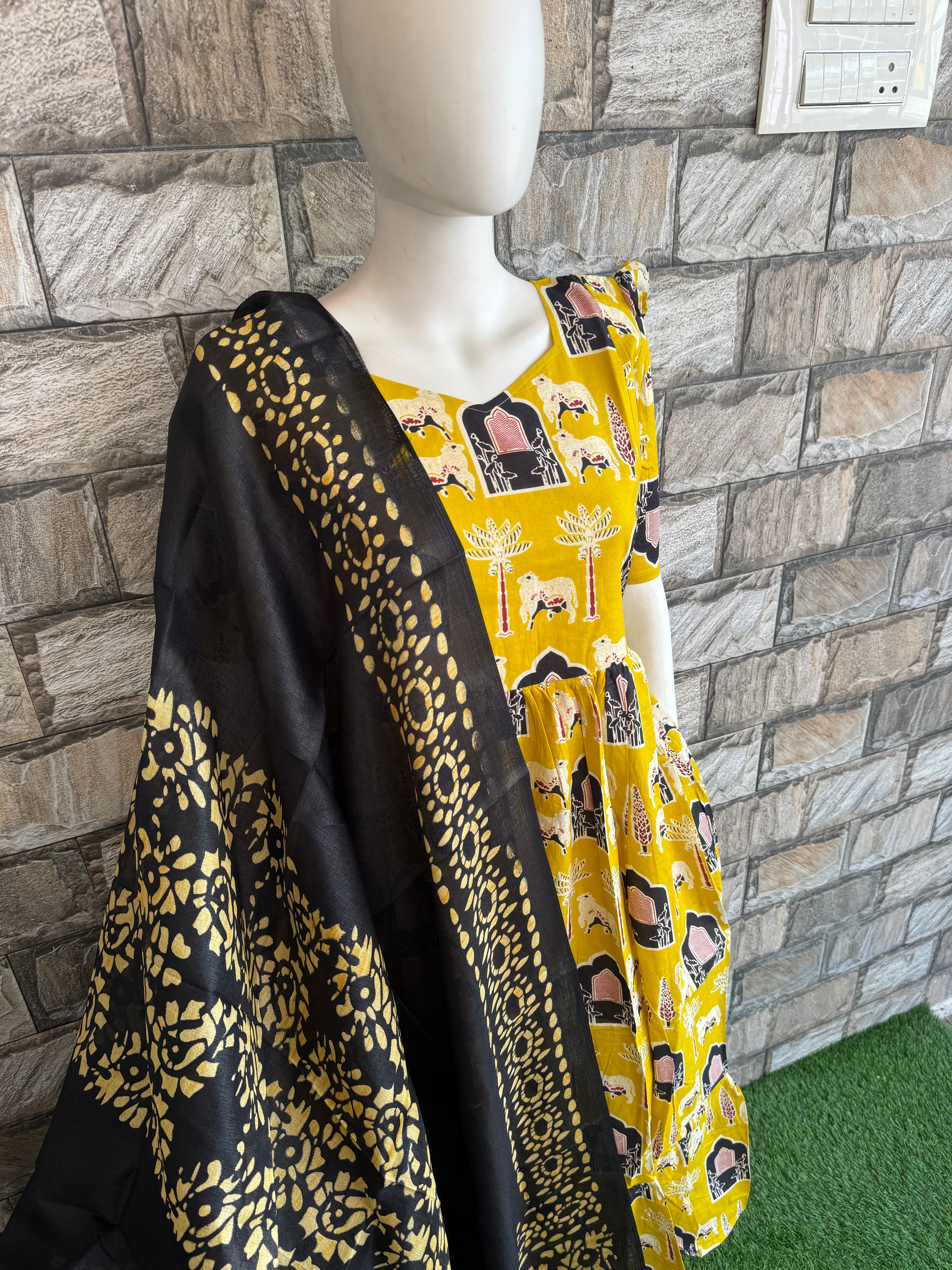 Black dupatta