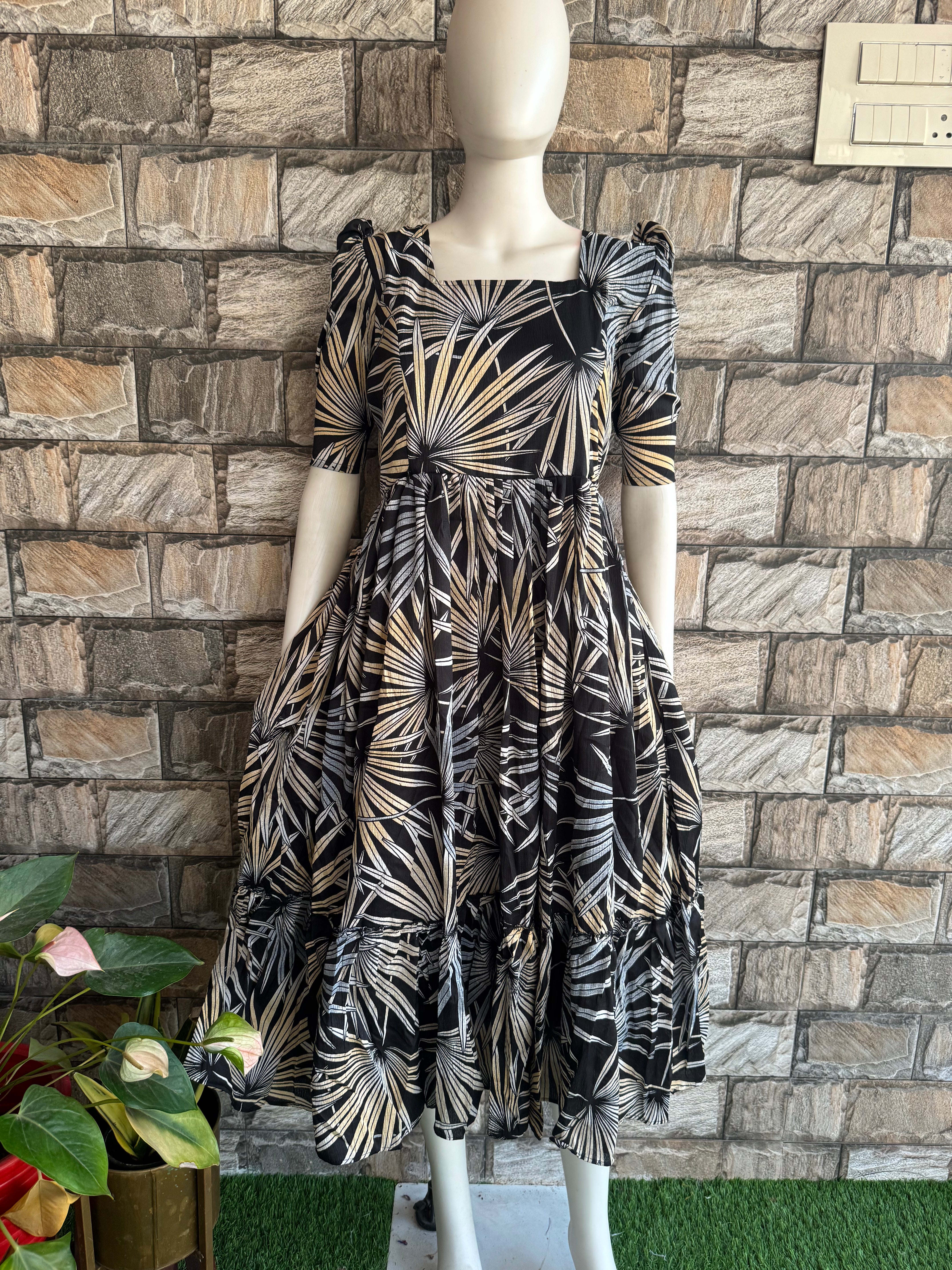 Black tropical delta crepe