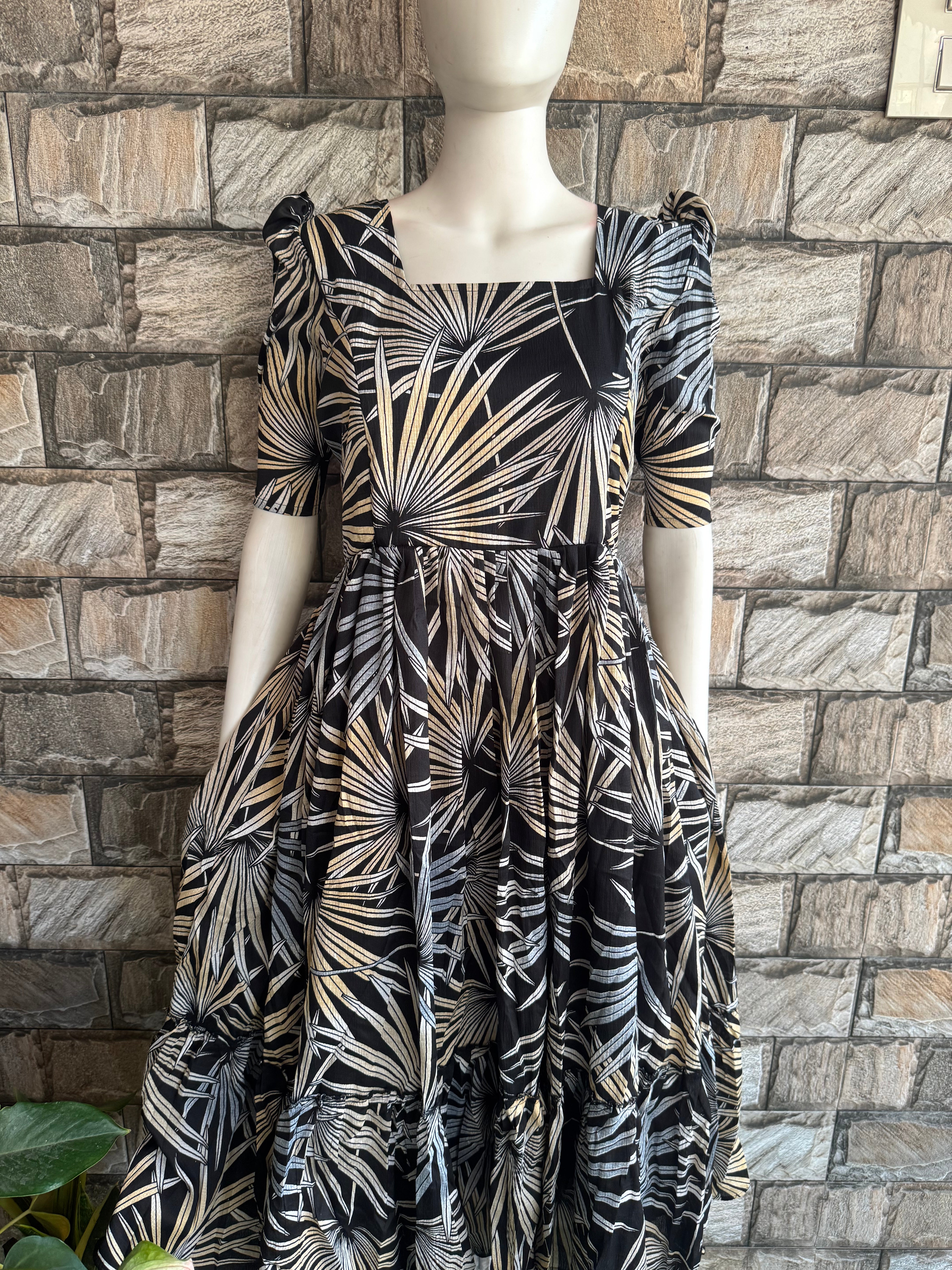 Black tropical delta crepe