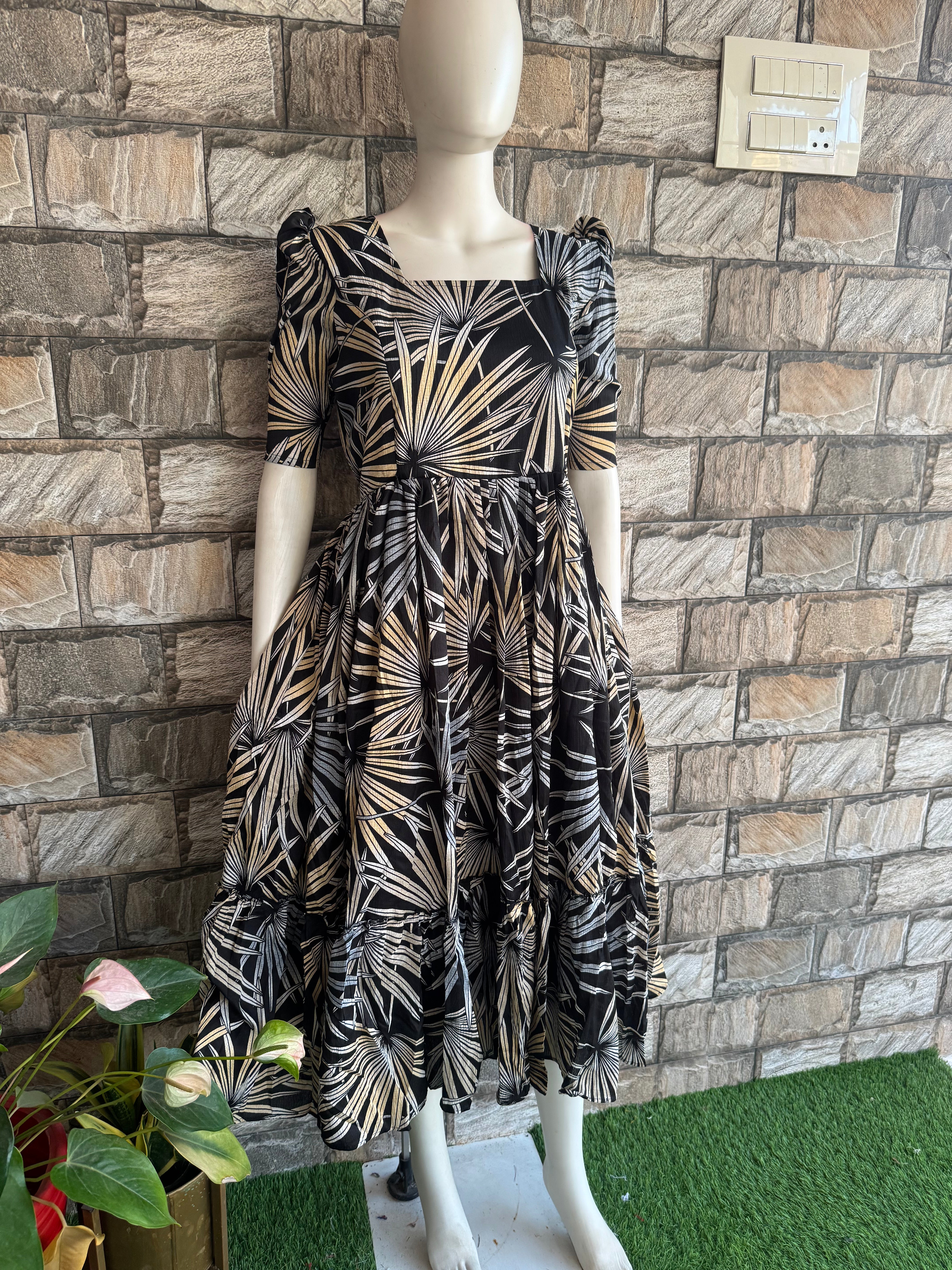 Black tropical delta crepe