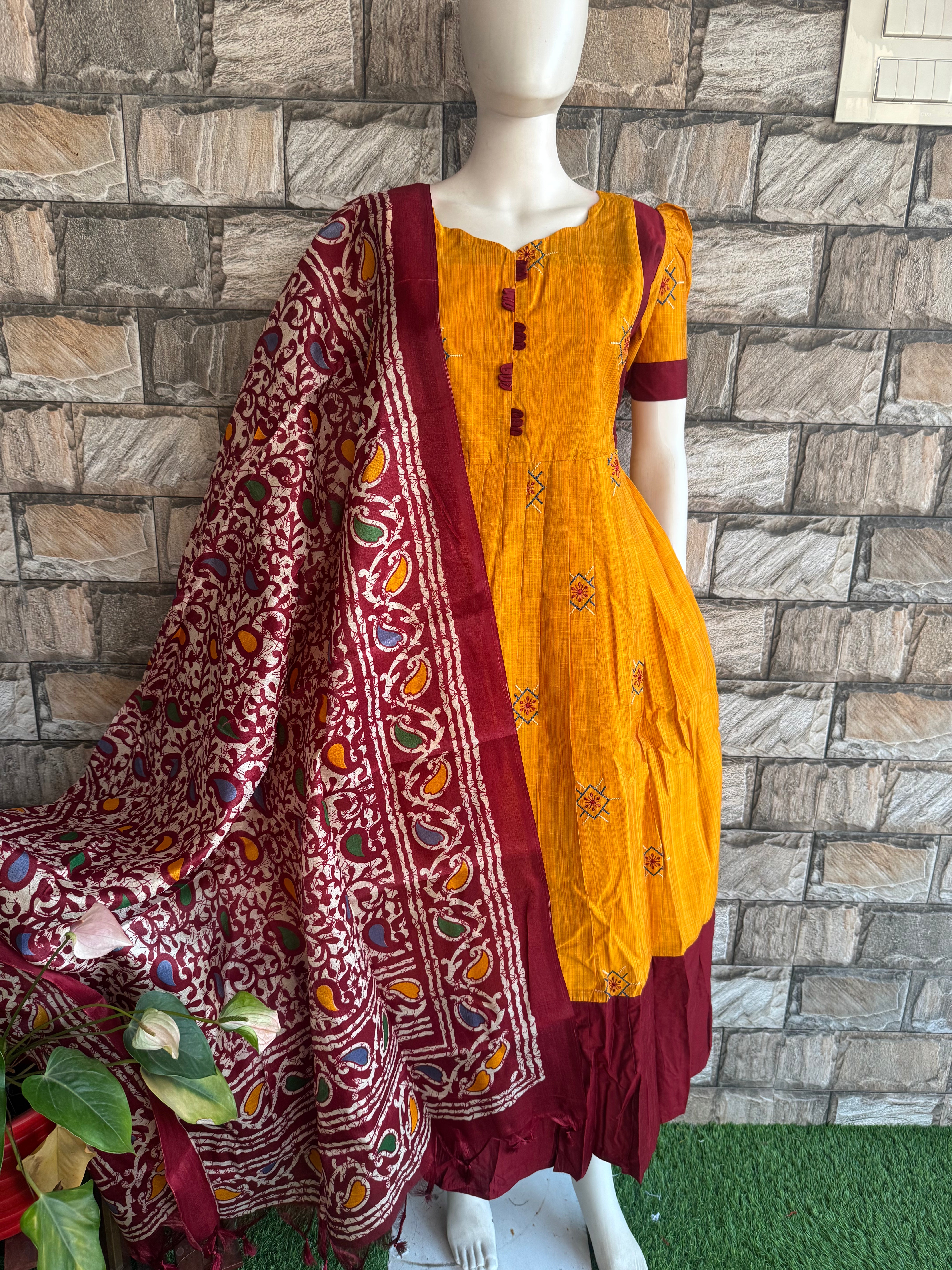 Maroon poly khadhi dupatta