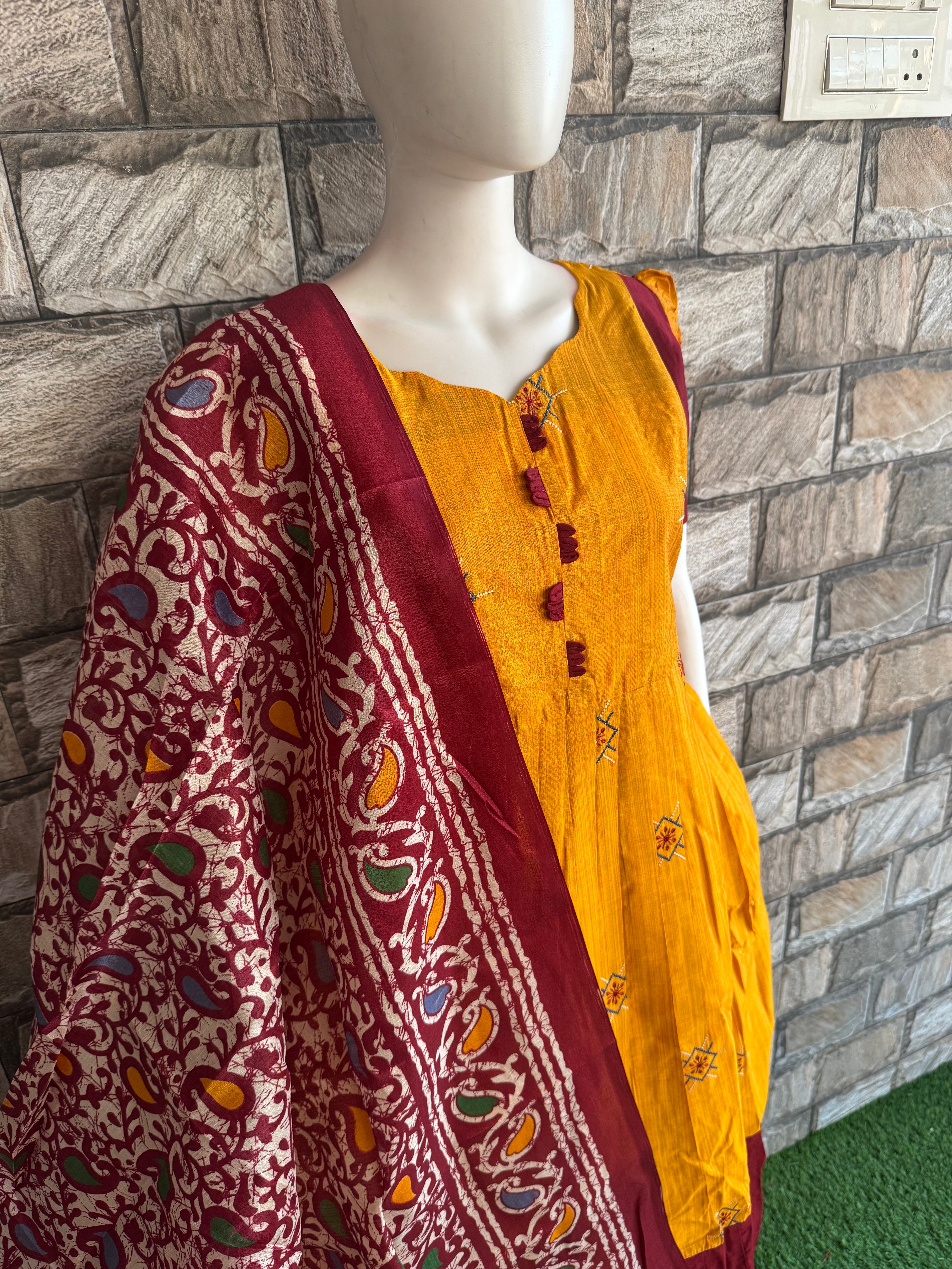 Maroon poly khadhi dupatta