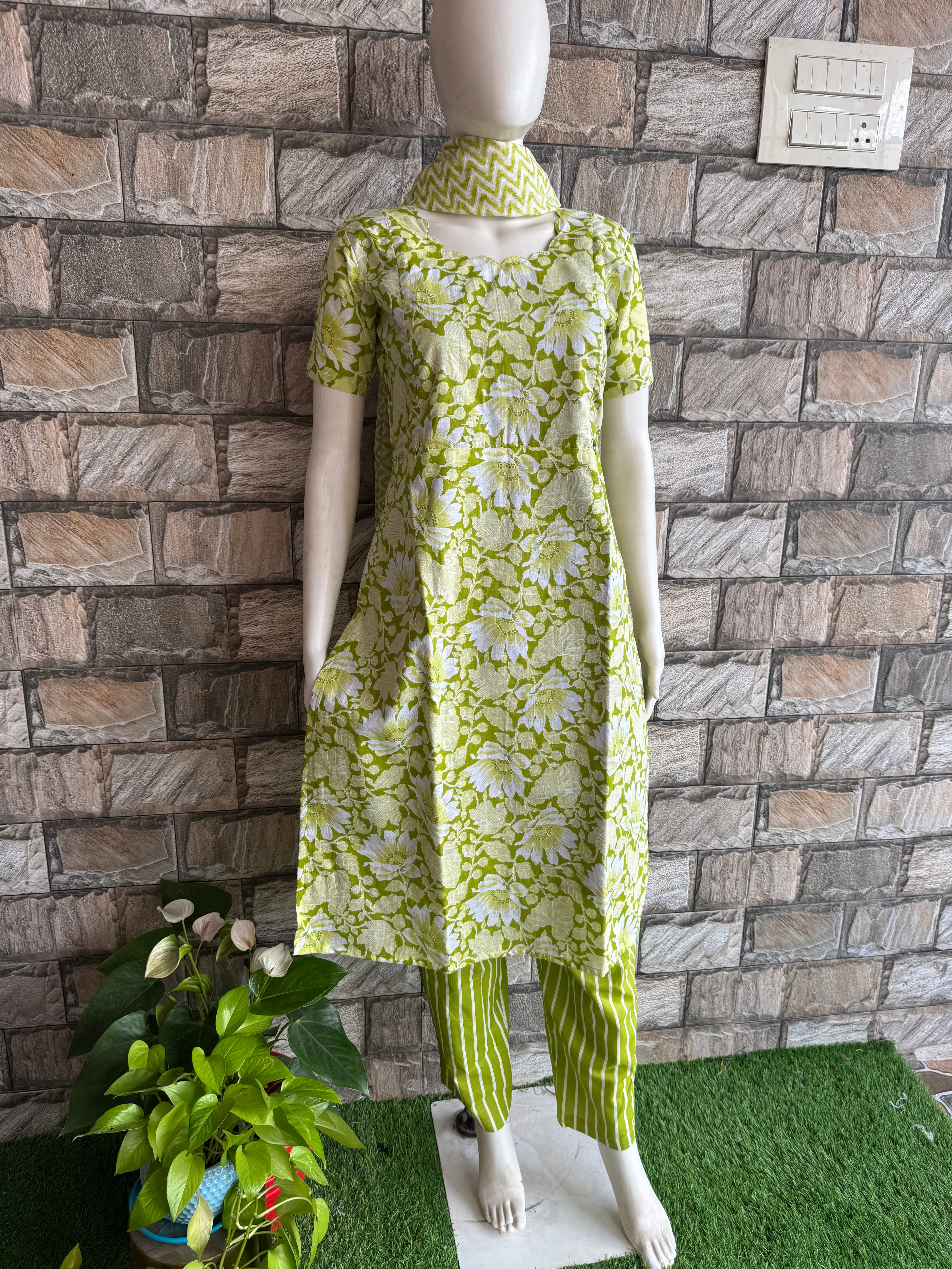 Parrot 3 piece Feeding Set