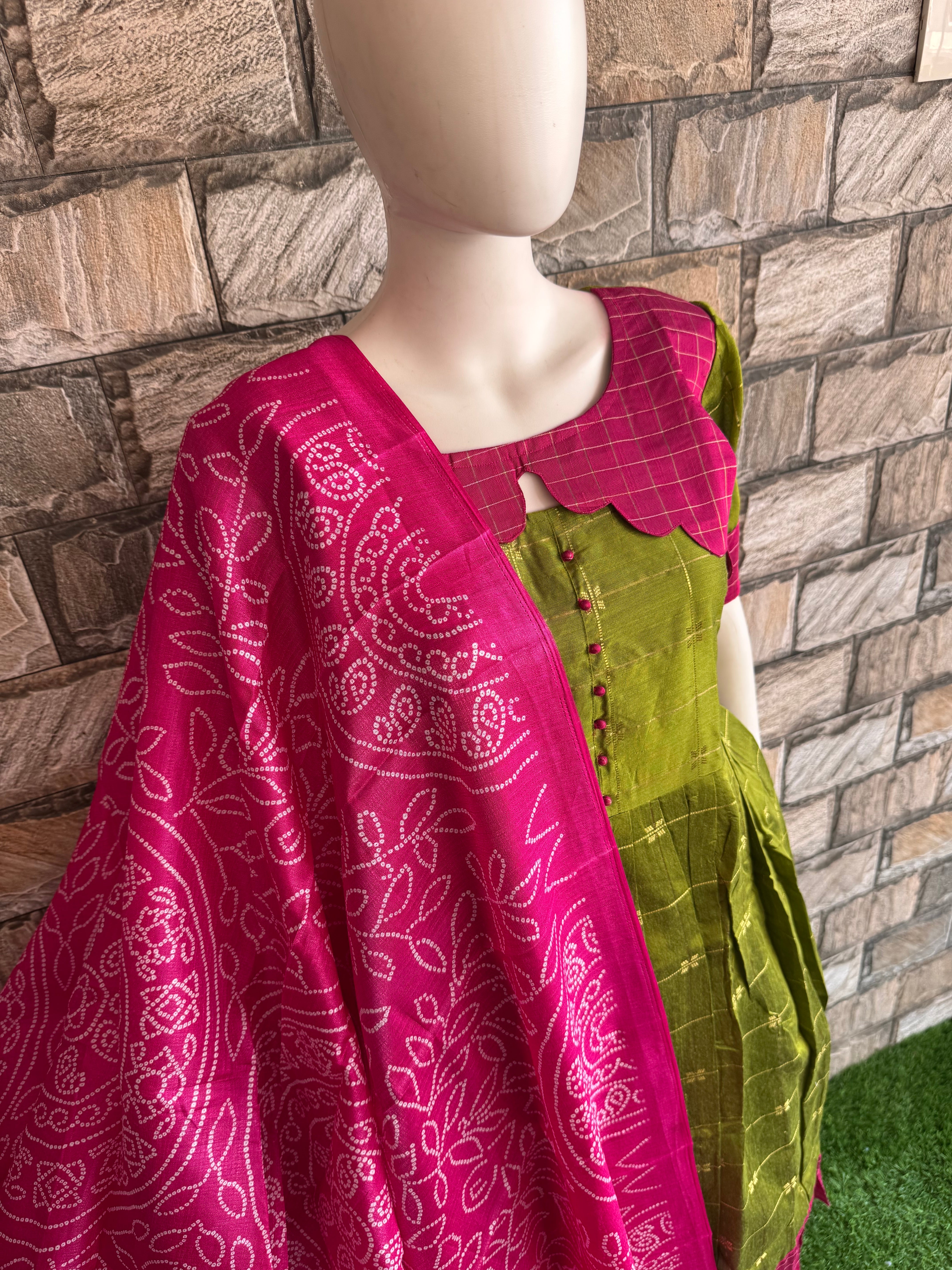 Pink dupatta for parrot Dress