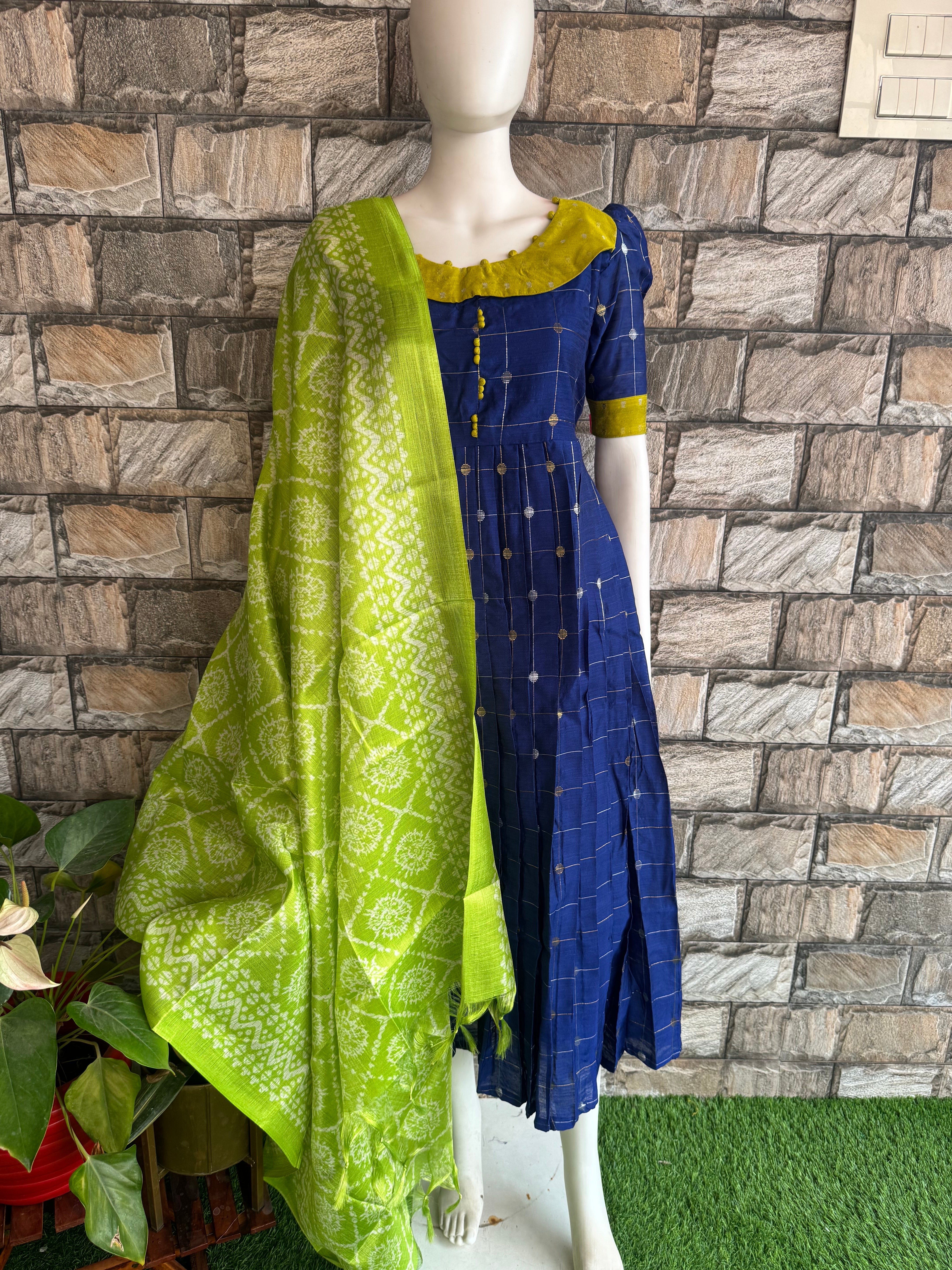 Parrot green poly khadhi dupatta