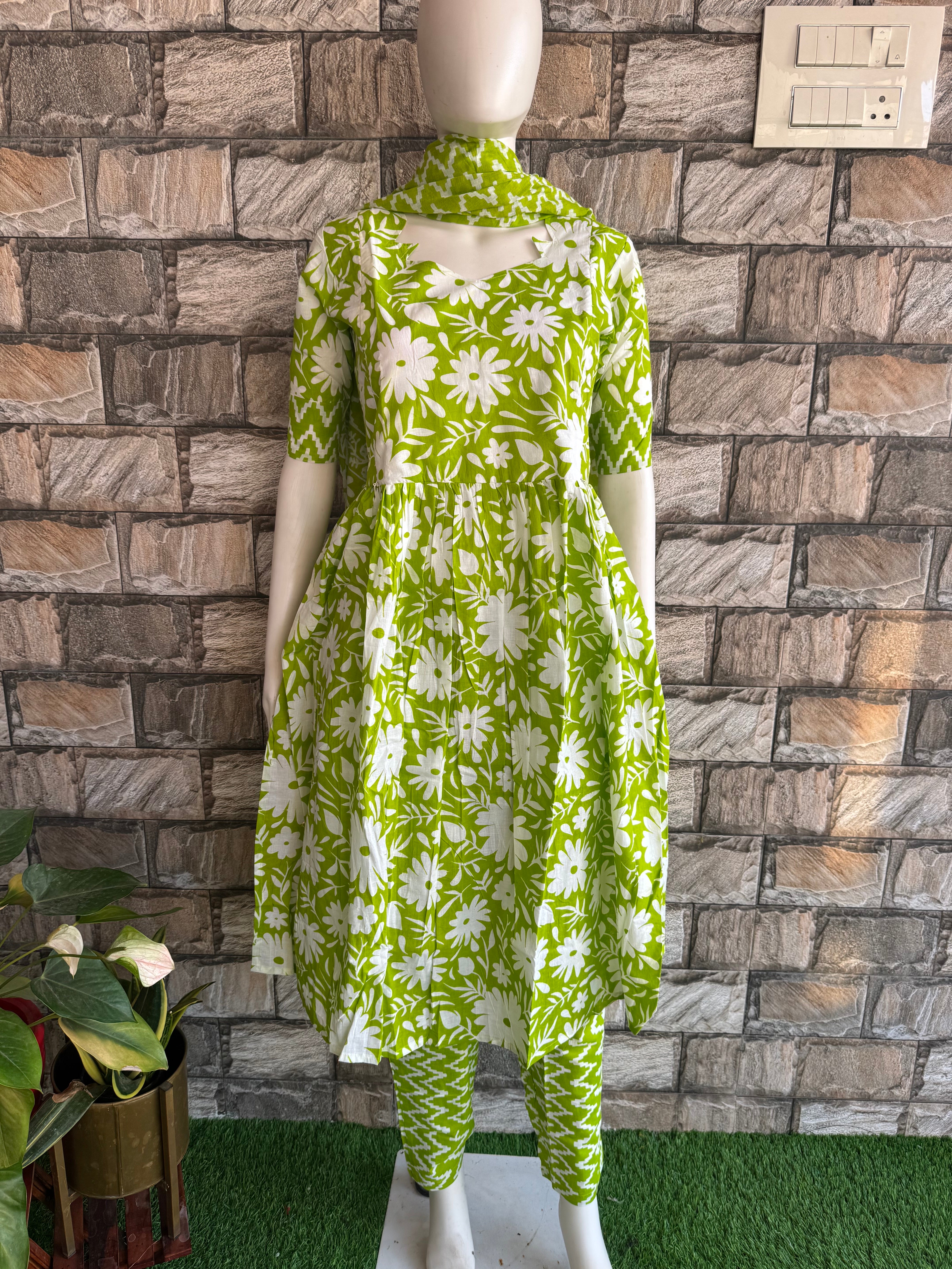 Parrot Green - 3 Piece Feeding Set