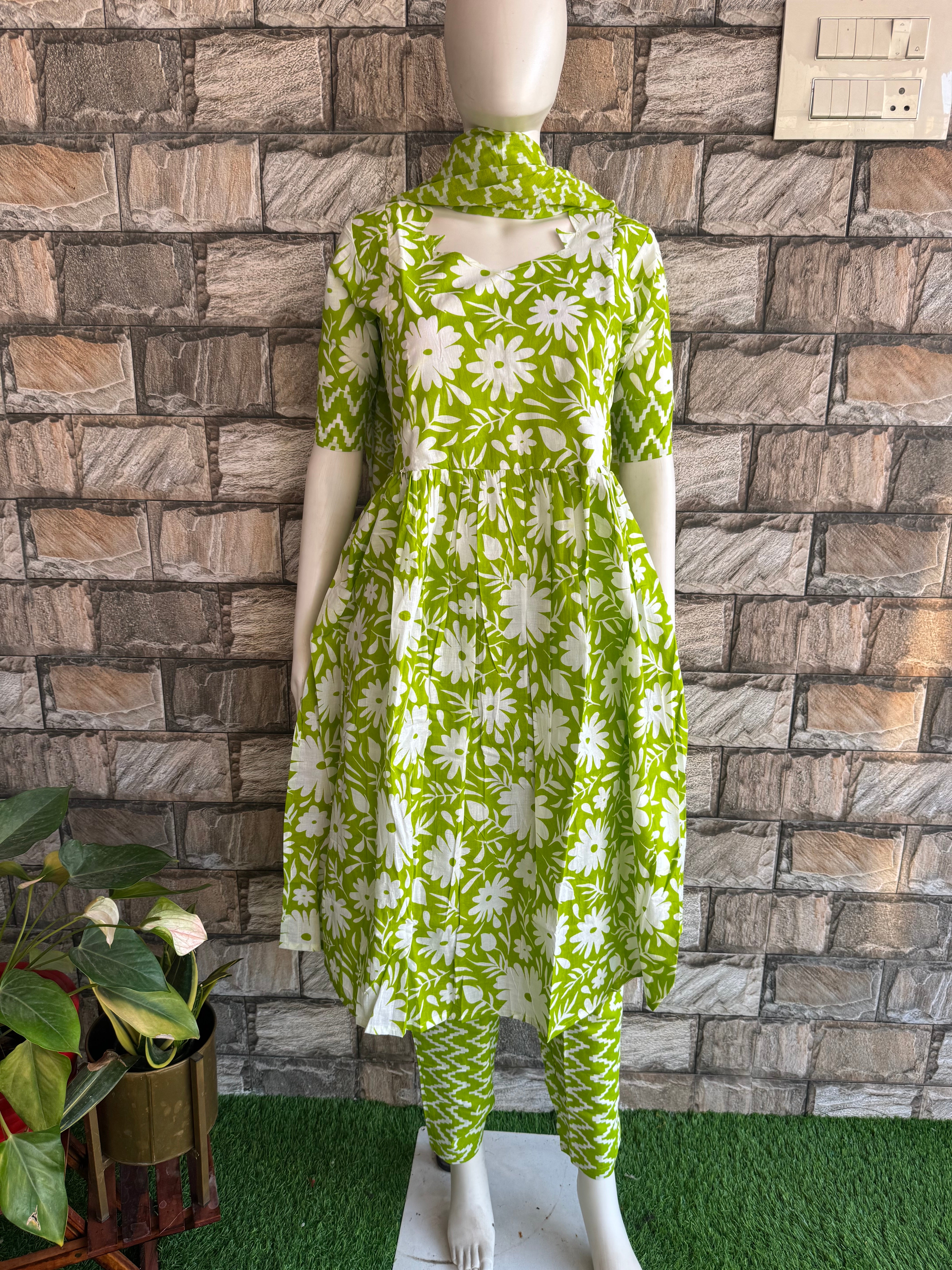 Parrot Green - 3 Piece Feeding Set